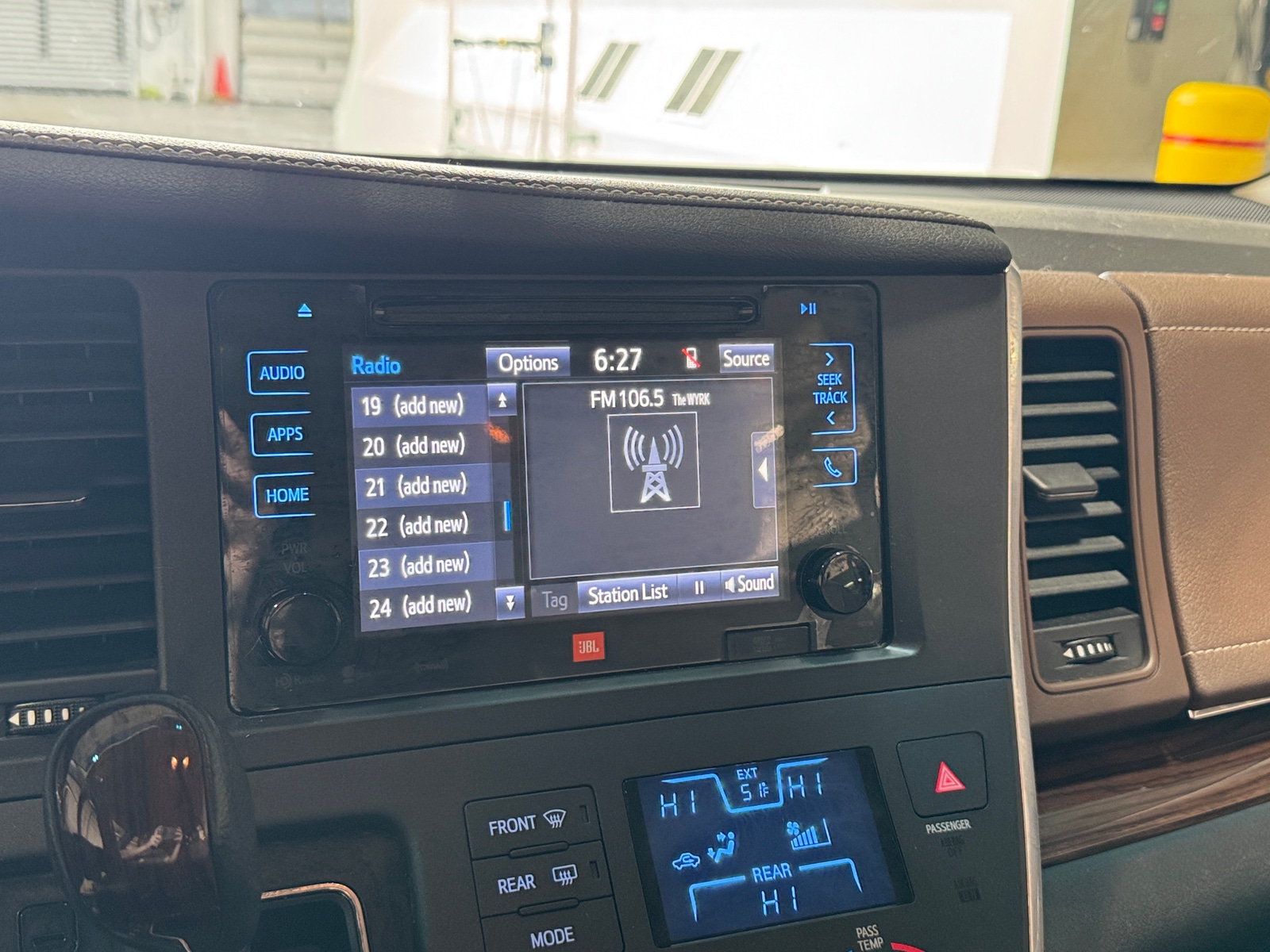 Thumbnail: 2017 Toyota Sienna - 3