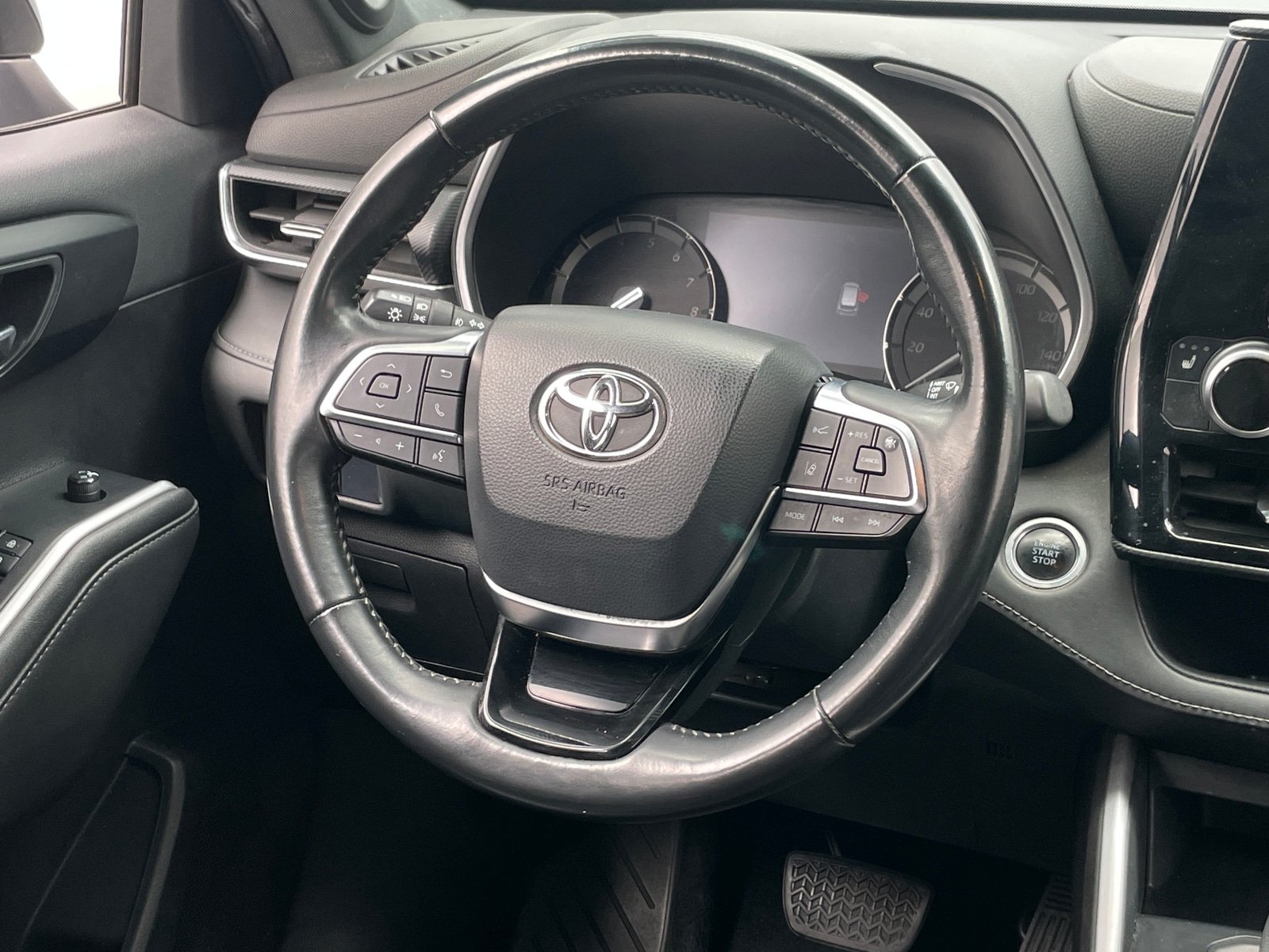 Thumbnail: 2021 Toyota Highlander - 4