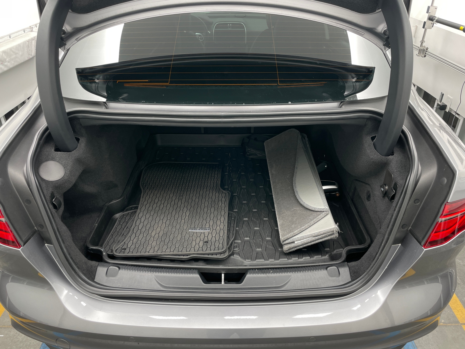 Thumbnail: 2020 Jaguar XE - 6