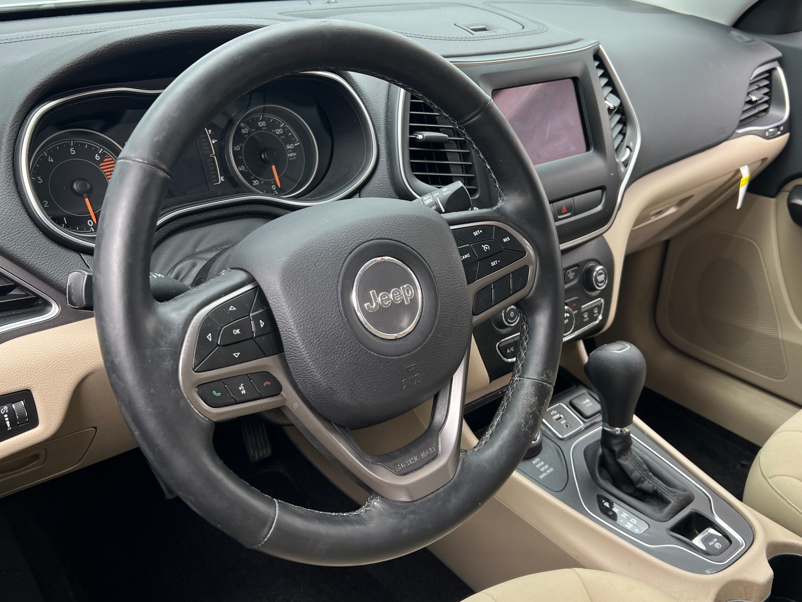 Thumbnail: 2019 Jeep Cherokee - 5