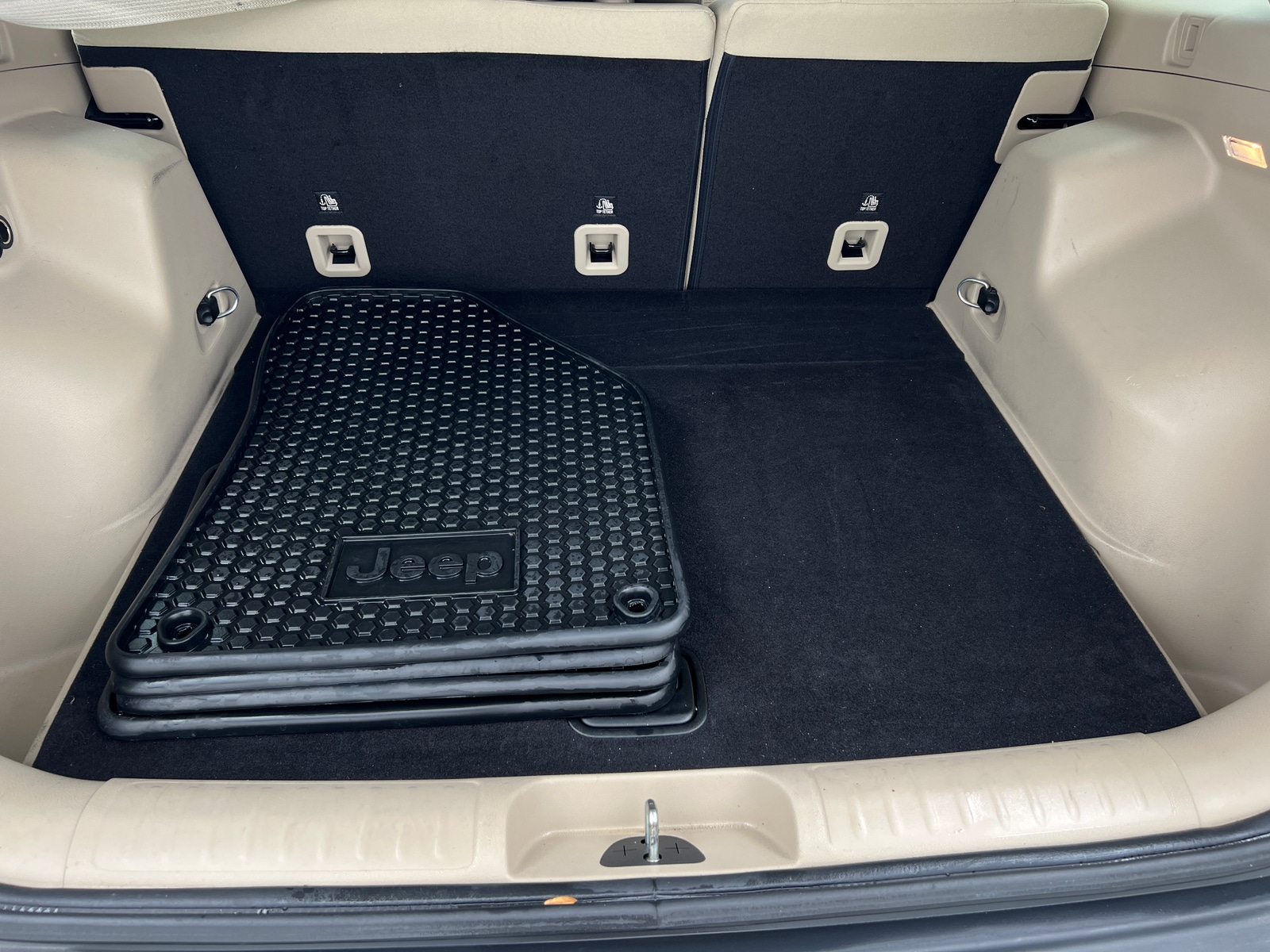 Thumbnail: 2019 Jeep Cherokee - 7