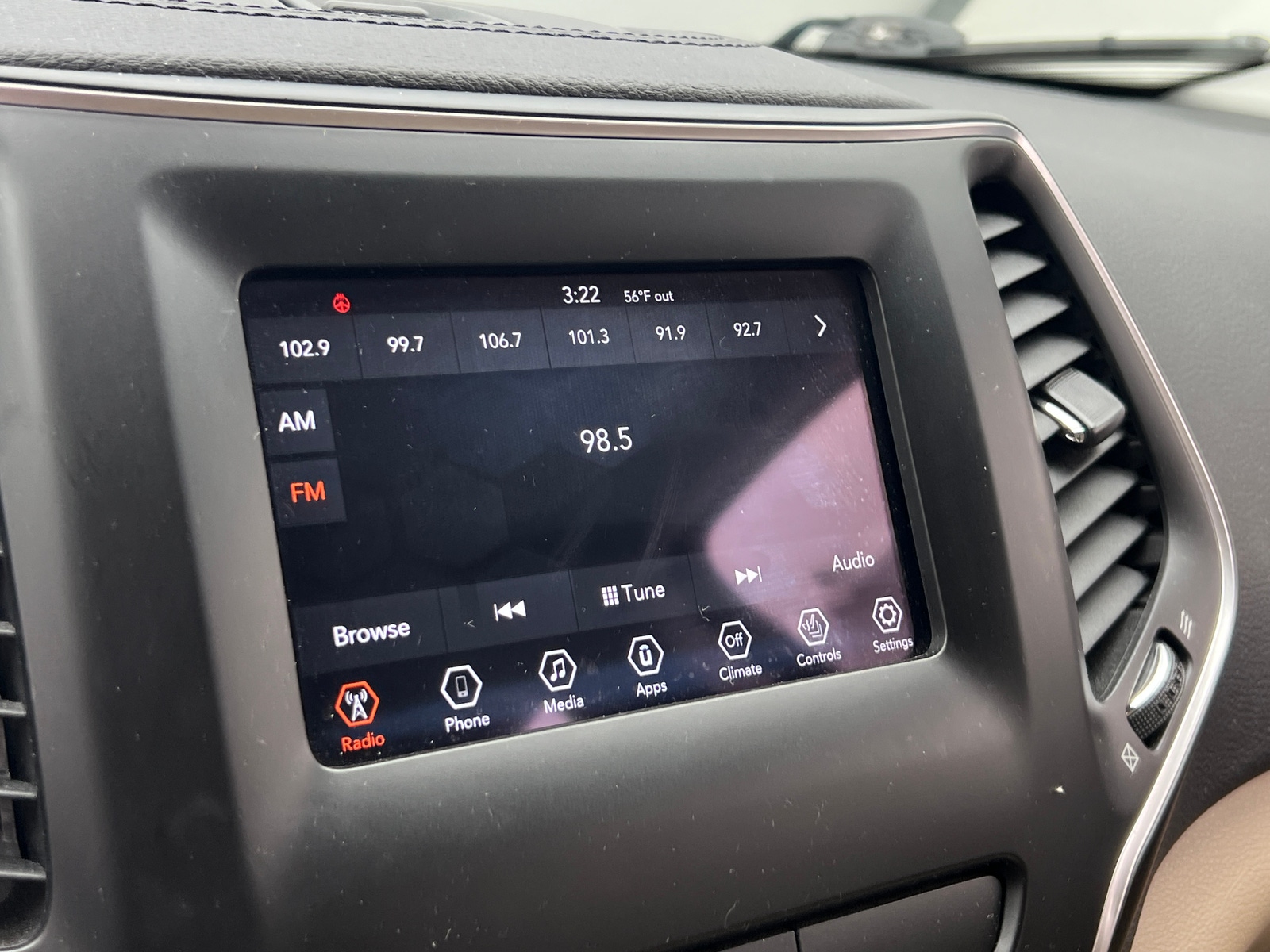 Thumbnail: 2019 Jeep Cherokee - 4