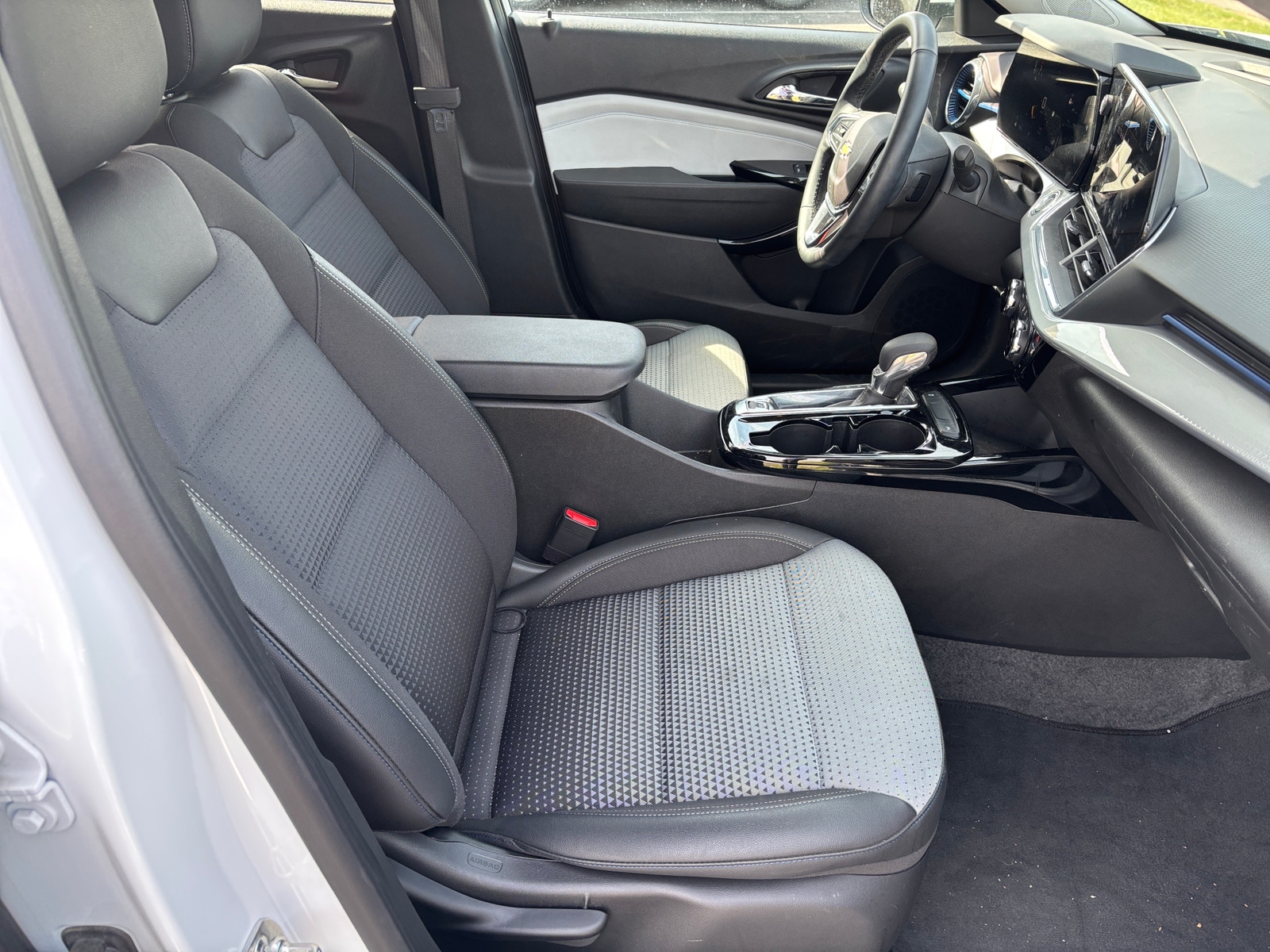 Thumbnail: 2025 Chevrolet Trax - 2