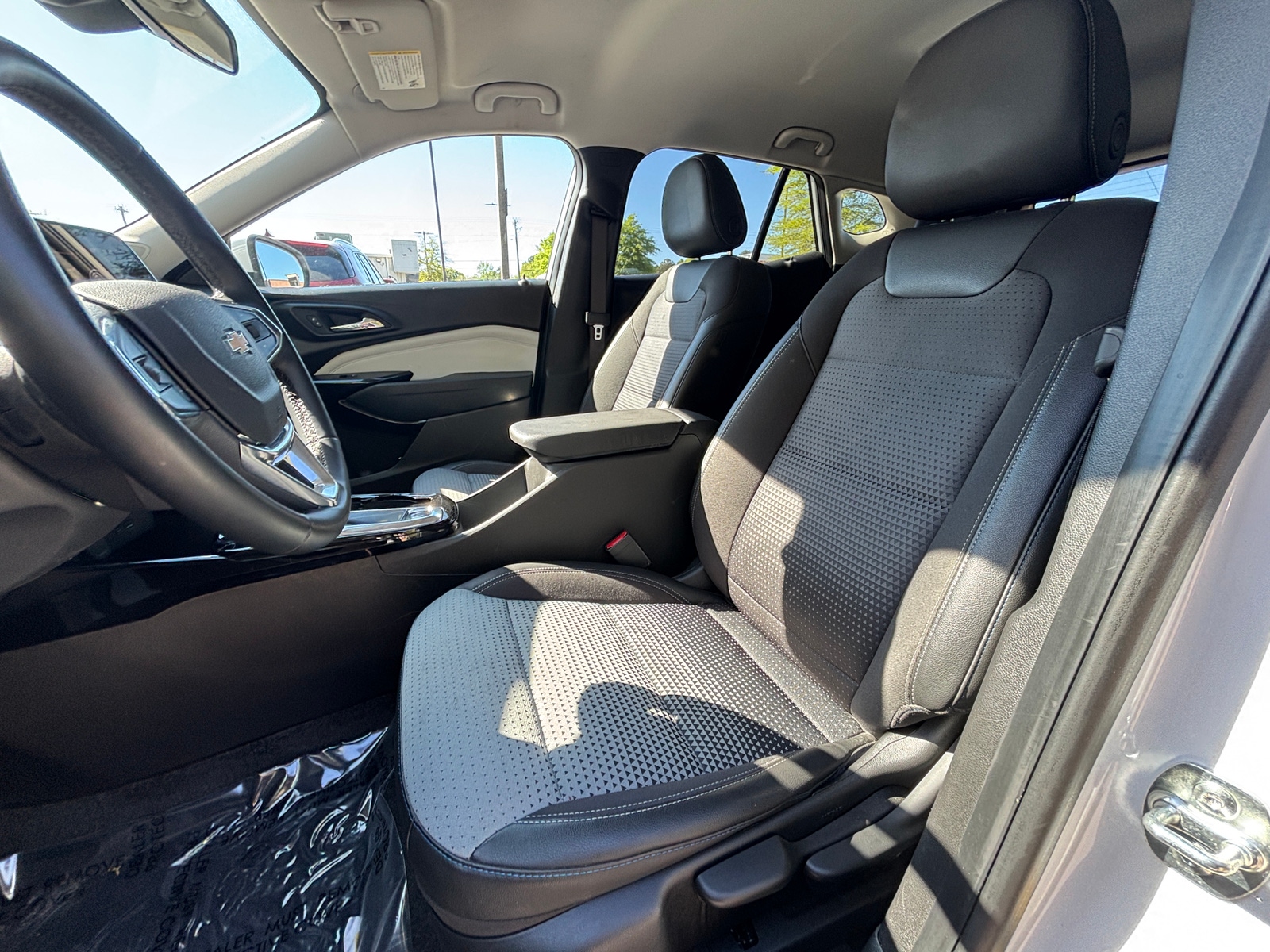 Thumbnail: 2025 Chevrolet Trax - 2