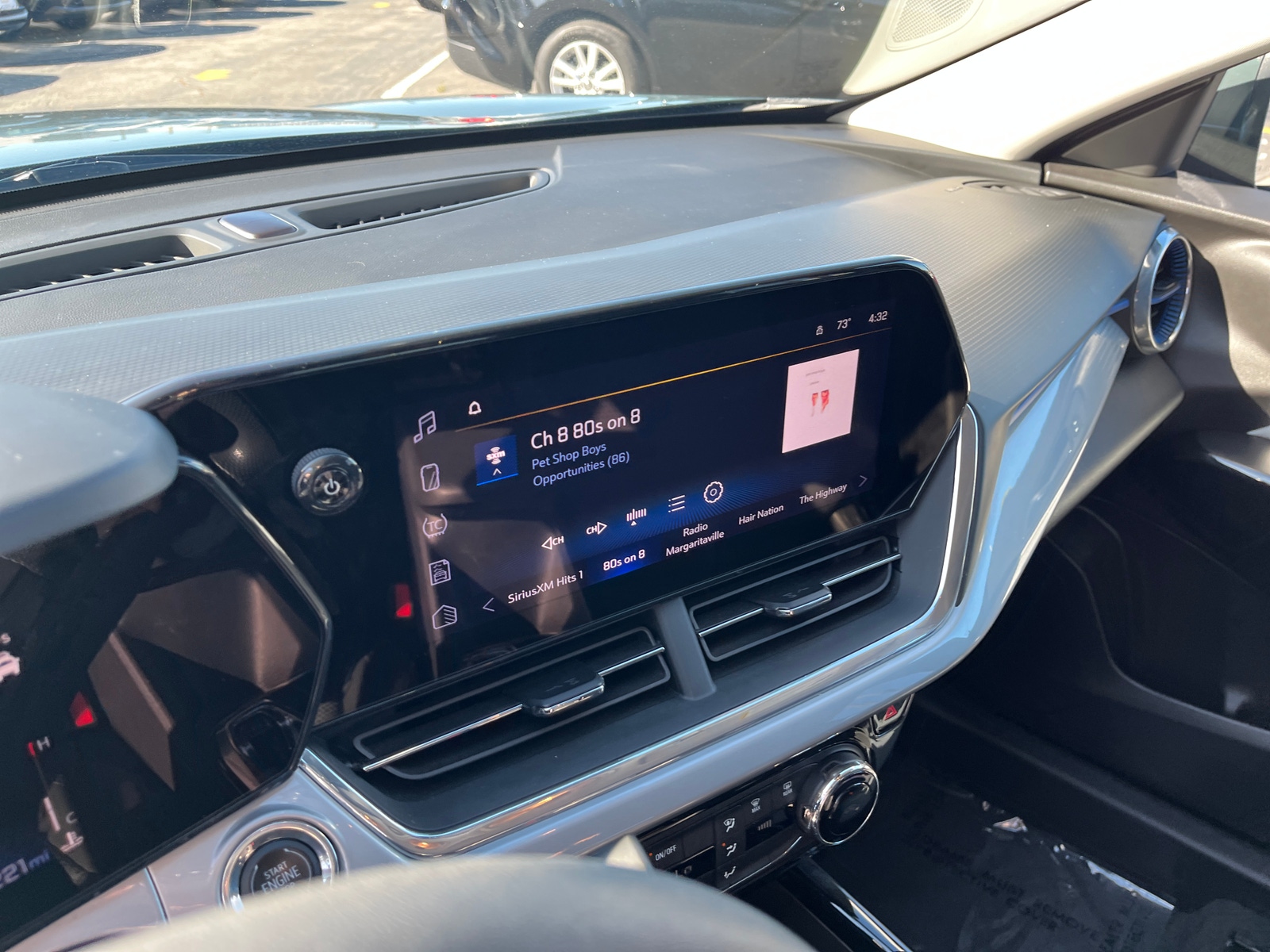 Thumbnail: 2025 Chevrolet Trax - 4