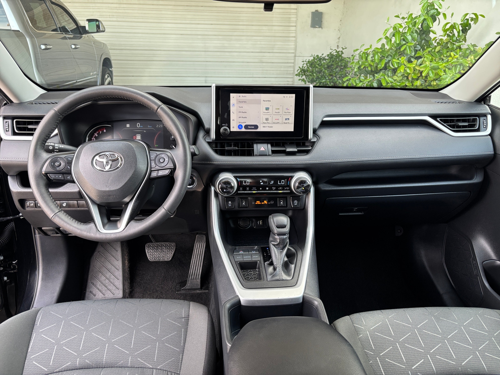 Thumbnail: 2025 Toyota RAV4 - 3