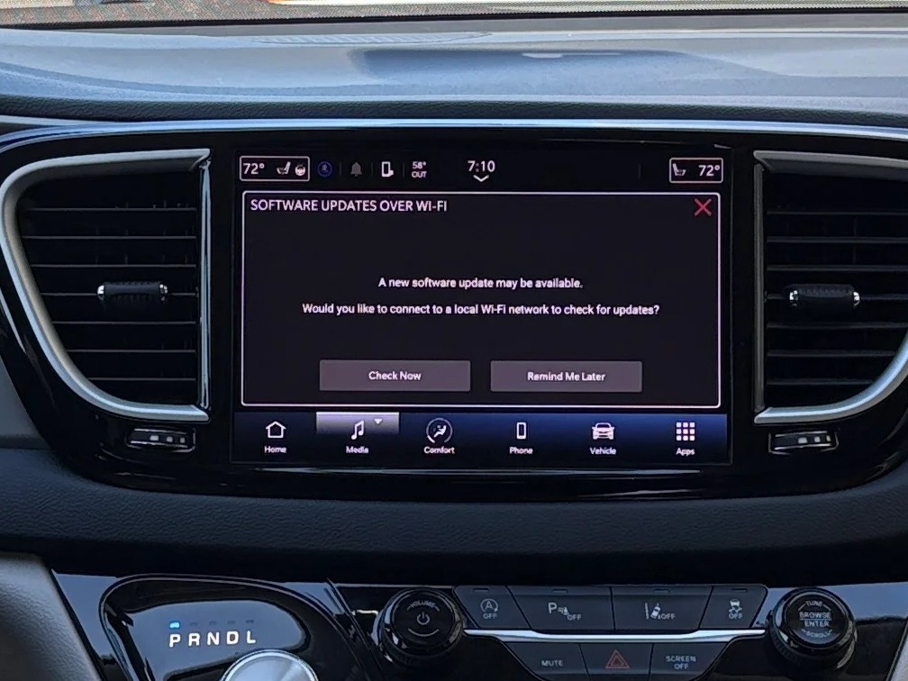 Thumbnail: 2023 Chrysler Pacifica - 3