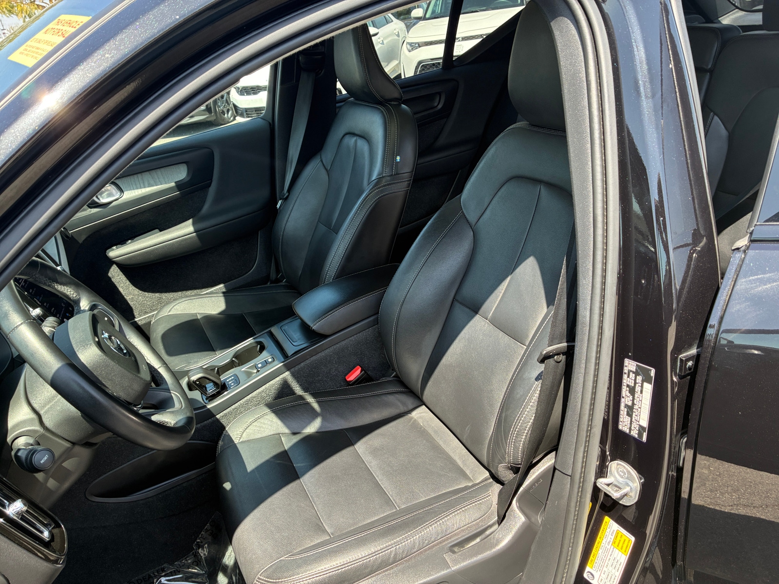 Thumbnail: 2024 Volvo XC40 - 2