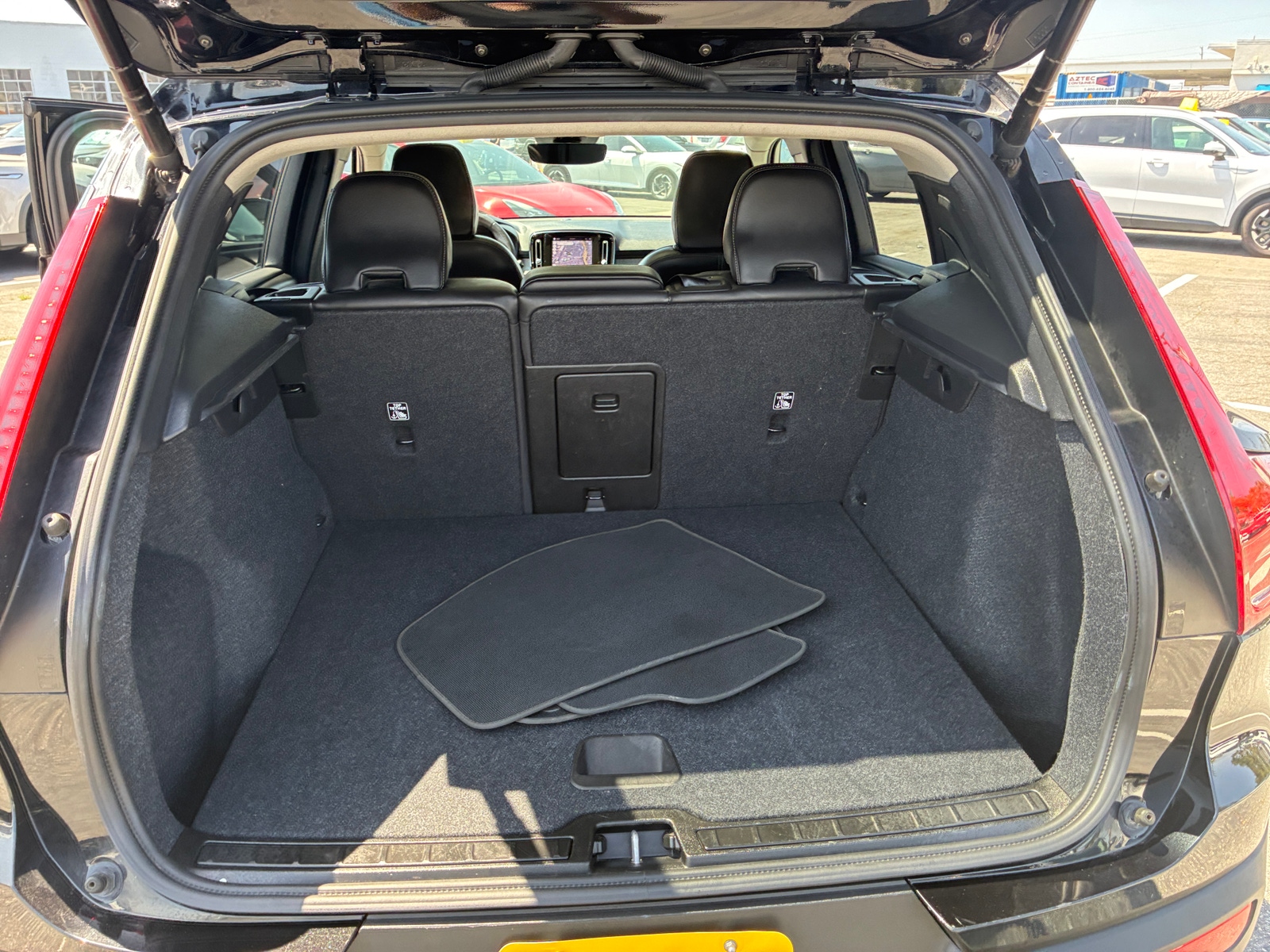 Thumbnail: 2024 Volvo XC40 - 6