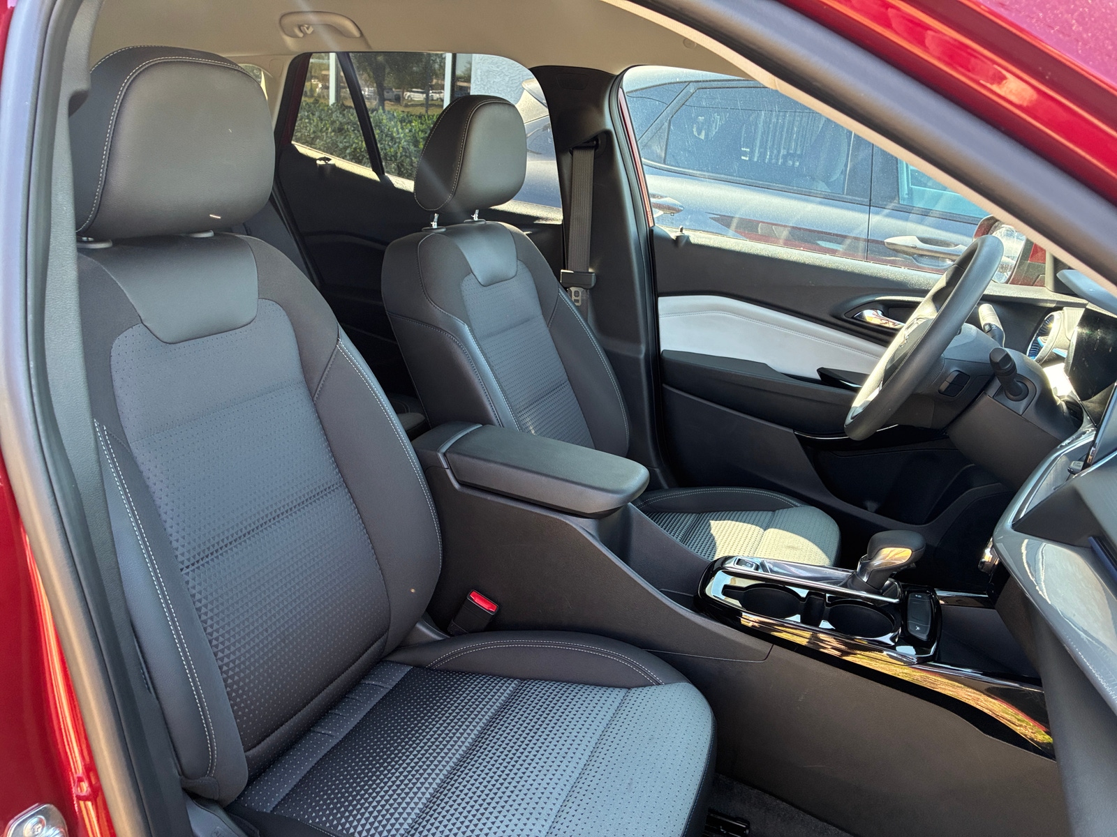 Thumbnail: 2025 Chevrolet Trax - 2