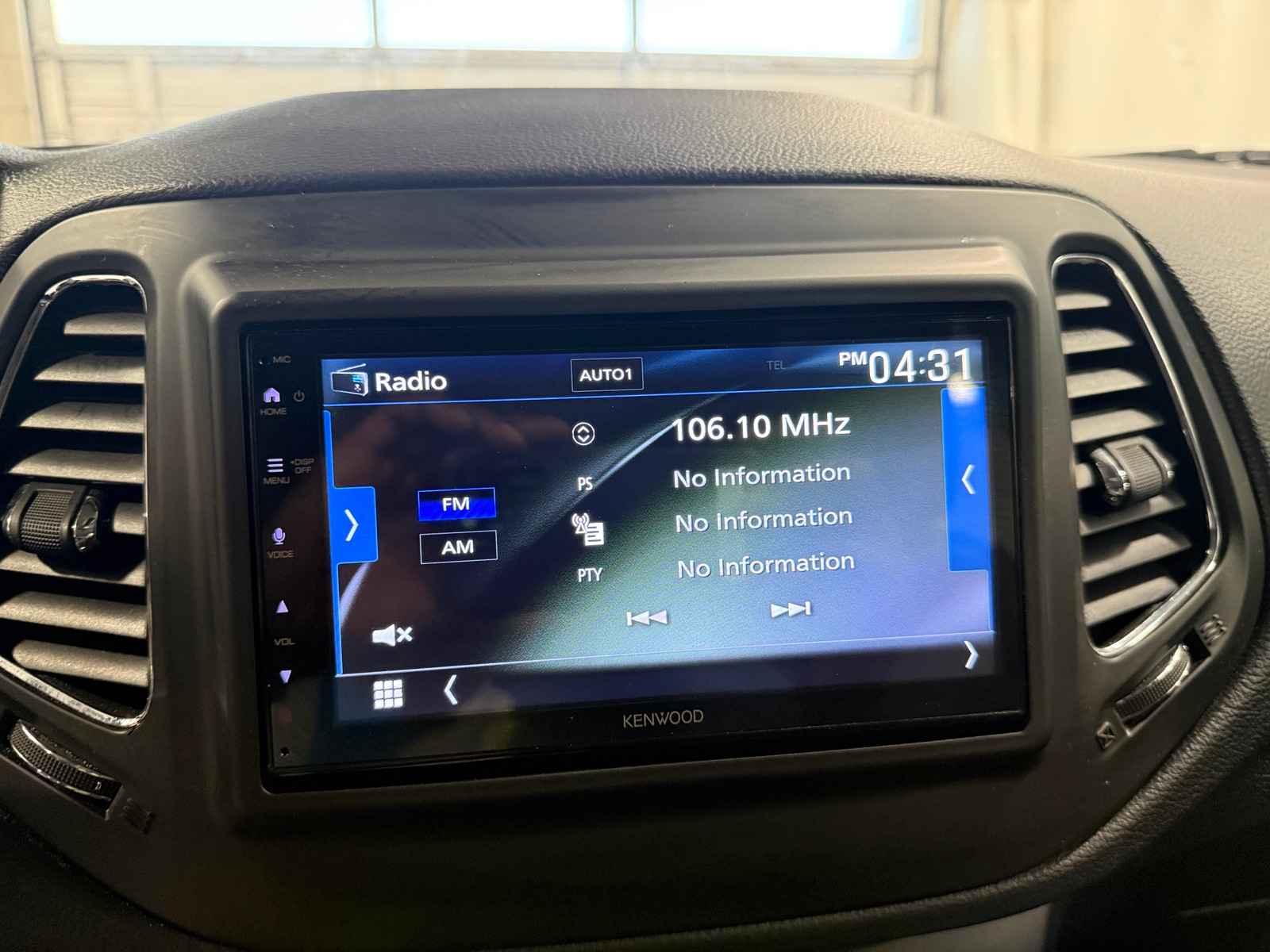 Thumbnail: 2018 Jeep Compass - 3