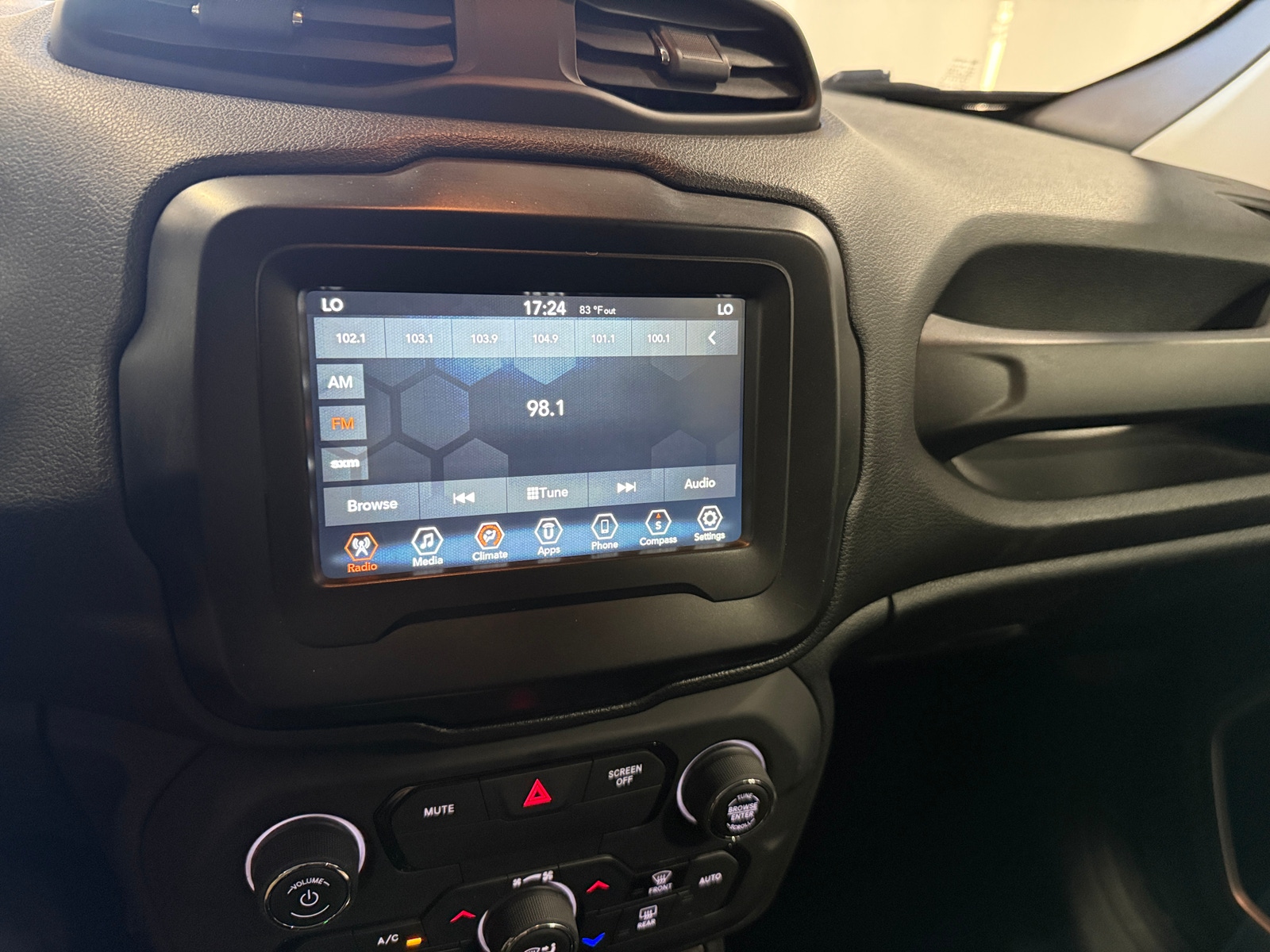 Thumbnail: 2019 Jeep Renegade - 4