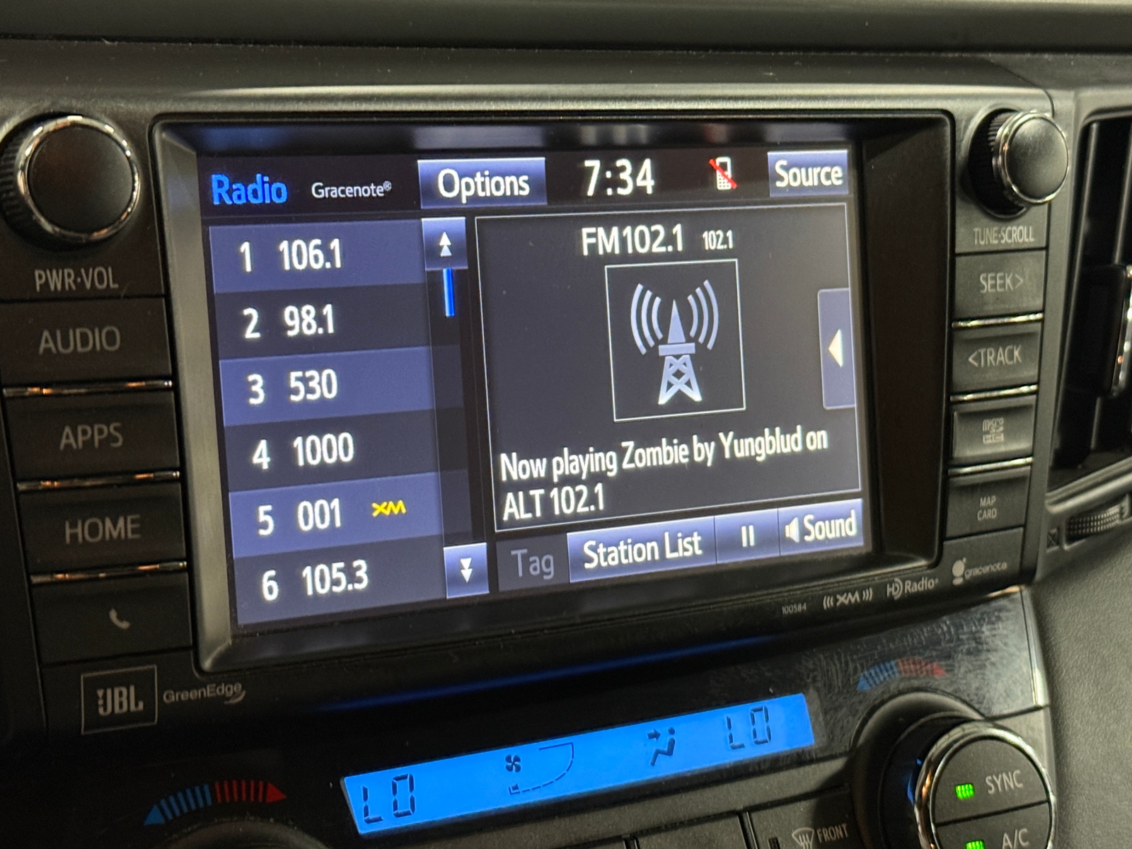 Thumbnail: 2016 Toyota RAV4 - 3