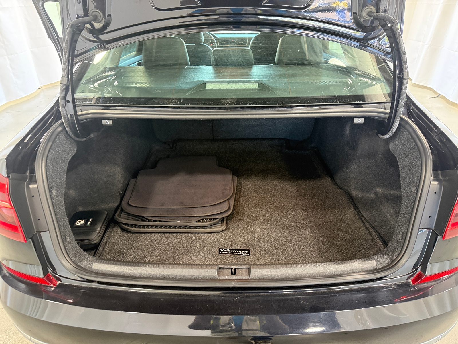 Thumbnail: 2018 Volkswagen Passat - 6