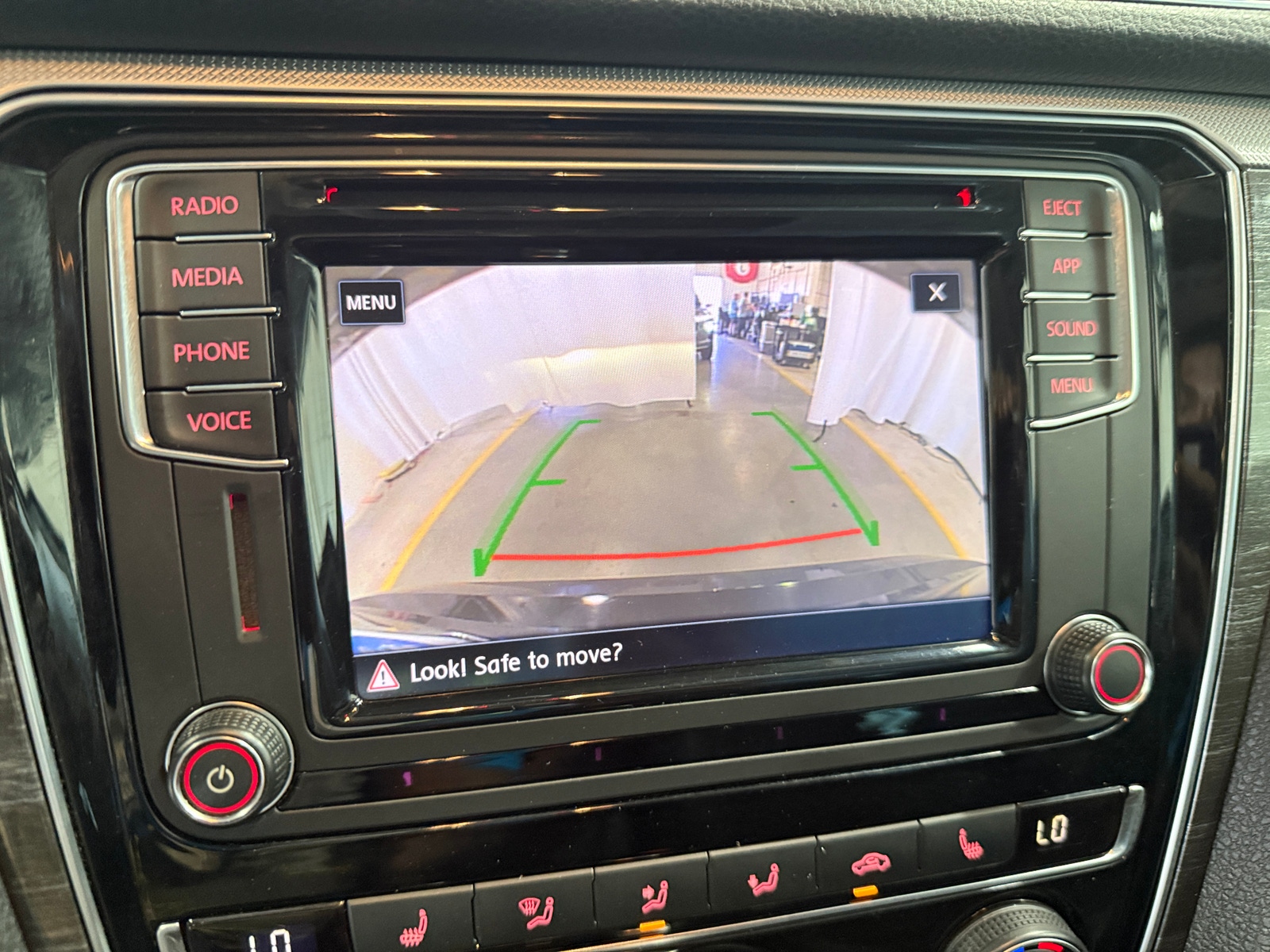 Thumbnail: 2018 Volkswagen Passat - 3