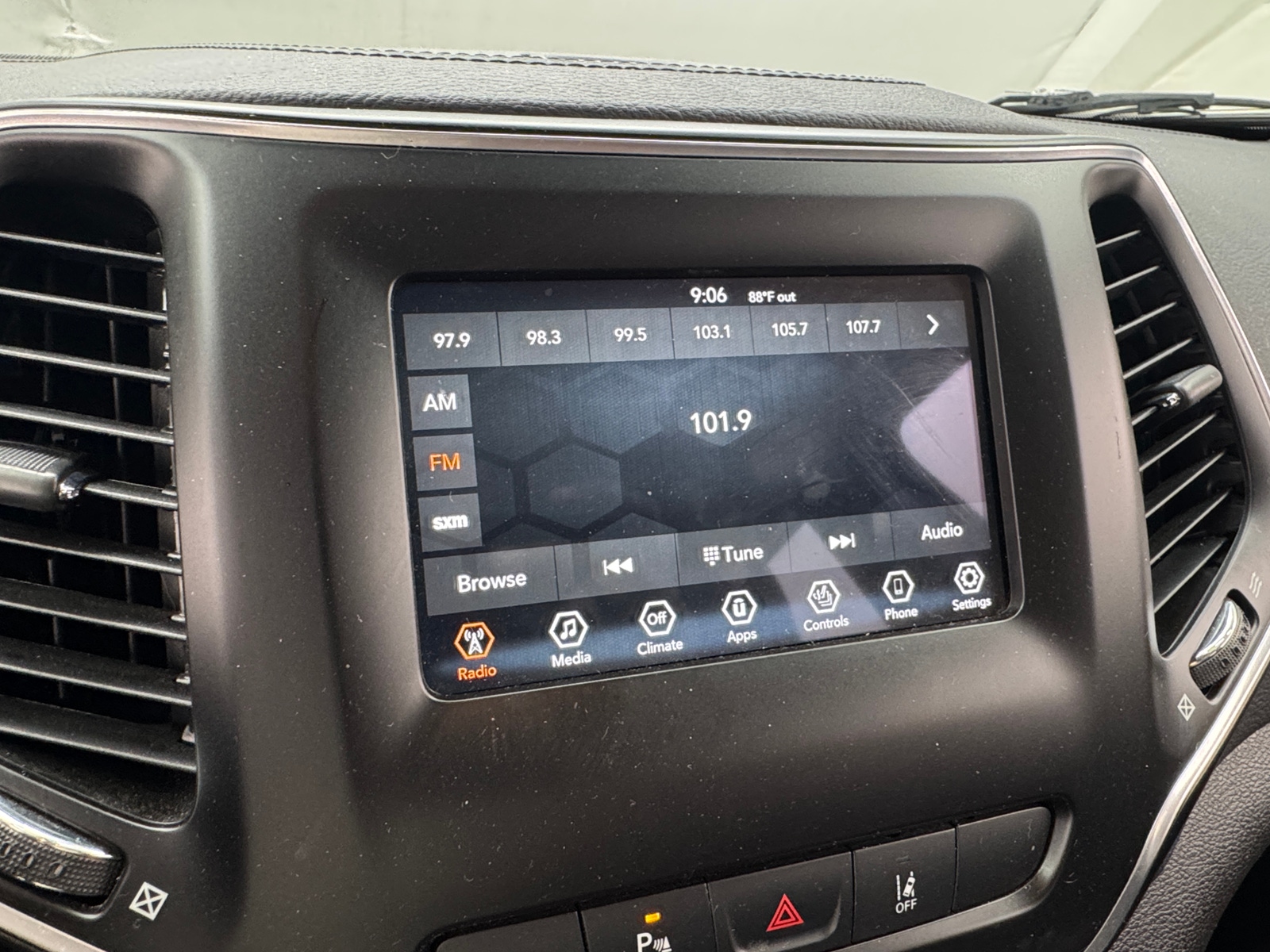 Thumbnail: 2021 Jeep Cherokee - 4