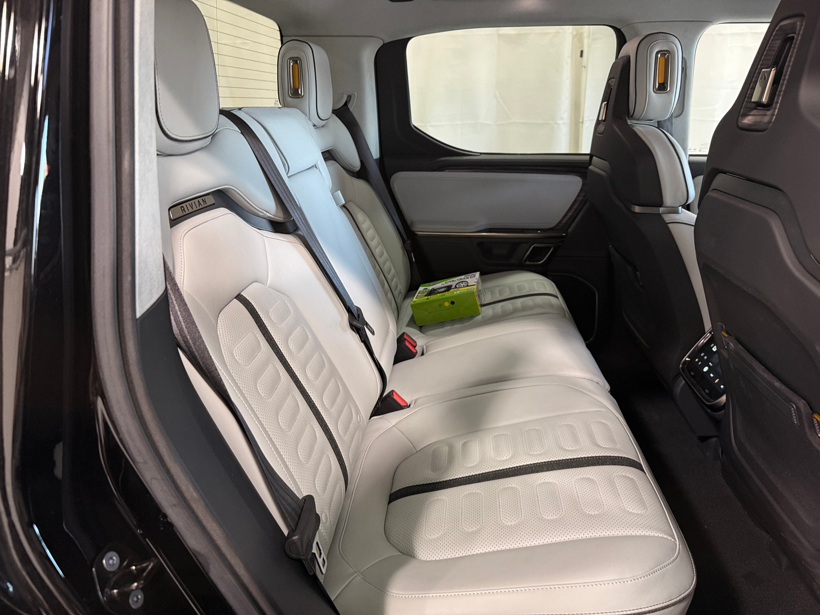 Thumbnail: 2022 Rivian R1T - 5