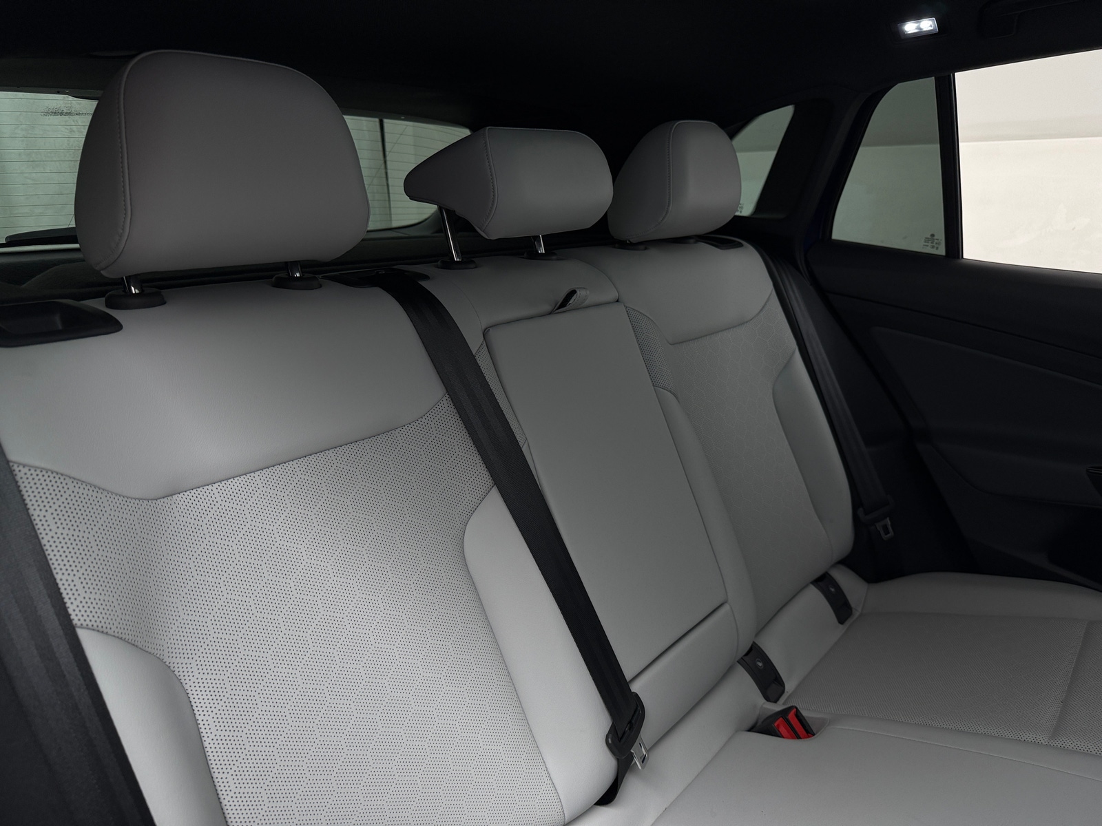 Thumbnail: 2022 Volkswagen ID.4 - 6