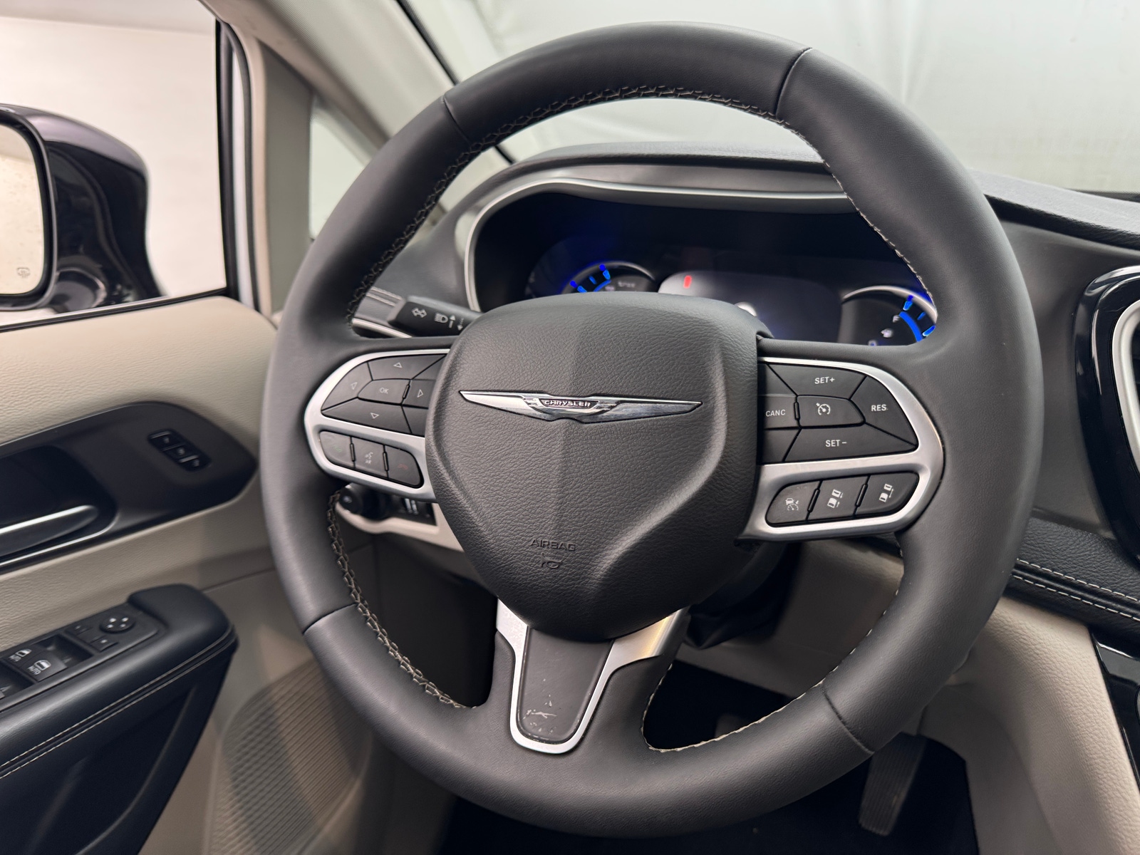 Thumbnail: 2024 Chrysler Pacifica - 4