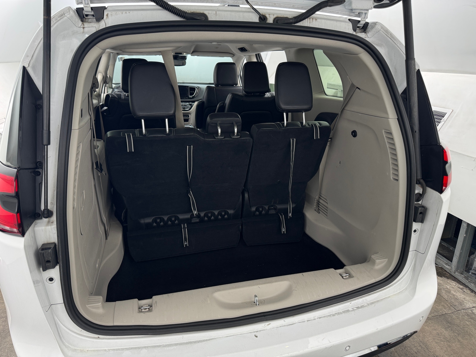 Thumbnail: 2024 Chrysler Pacifica - 6