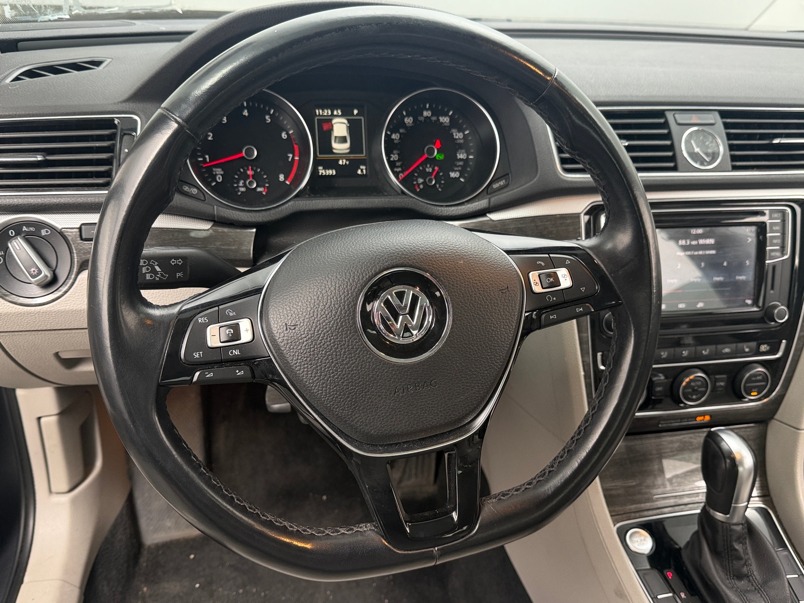 Thumbnail: 2017 Volkswagen Passat - 4