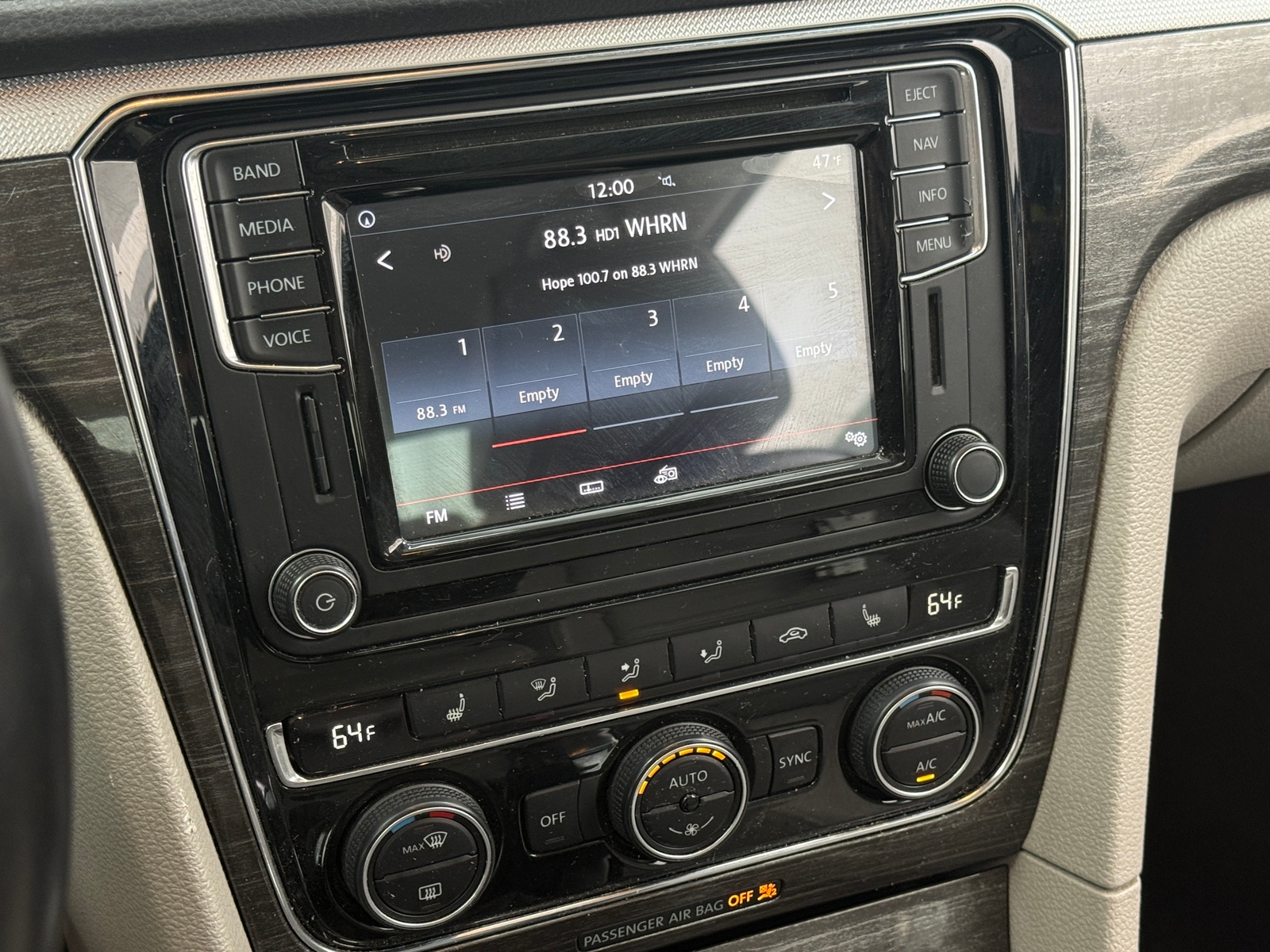 Thumbnail: 2017 Volkswagen Passat - 3