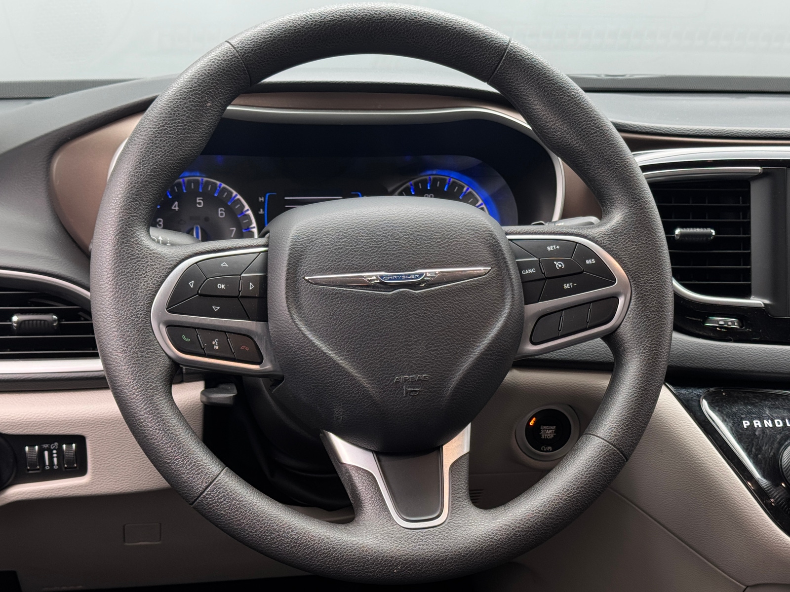 Thumbnail: 2018 Chrysler Pacifica - 5