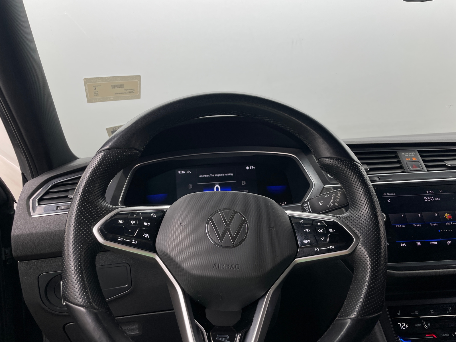 Thumbnail: 2022 Volkswagen Tiguan - 4