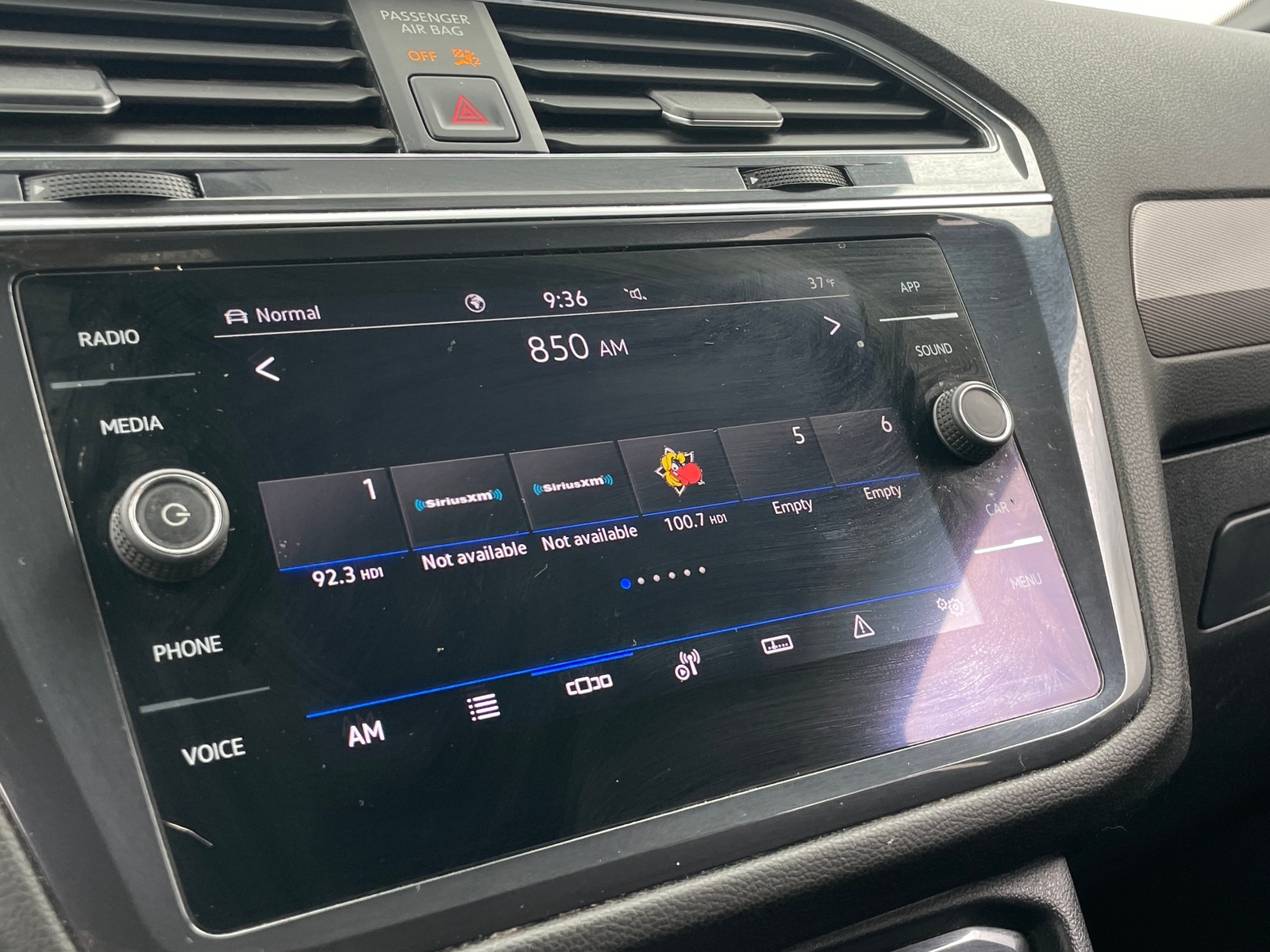 Thumbnail: 2022 Volkswagen Tiguan - 3