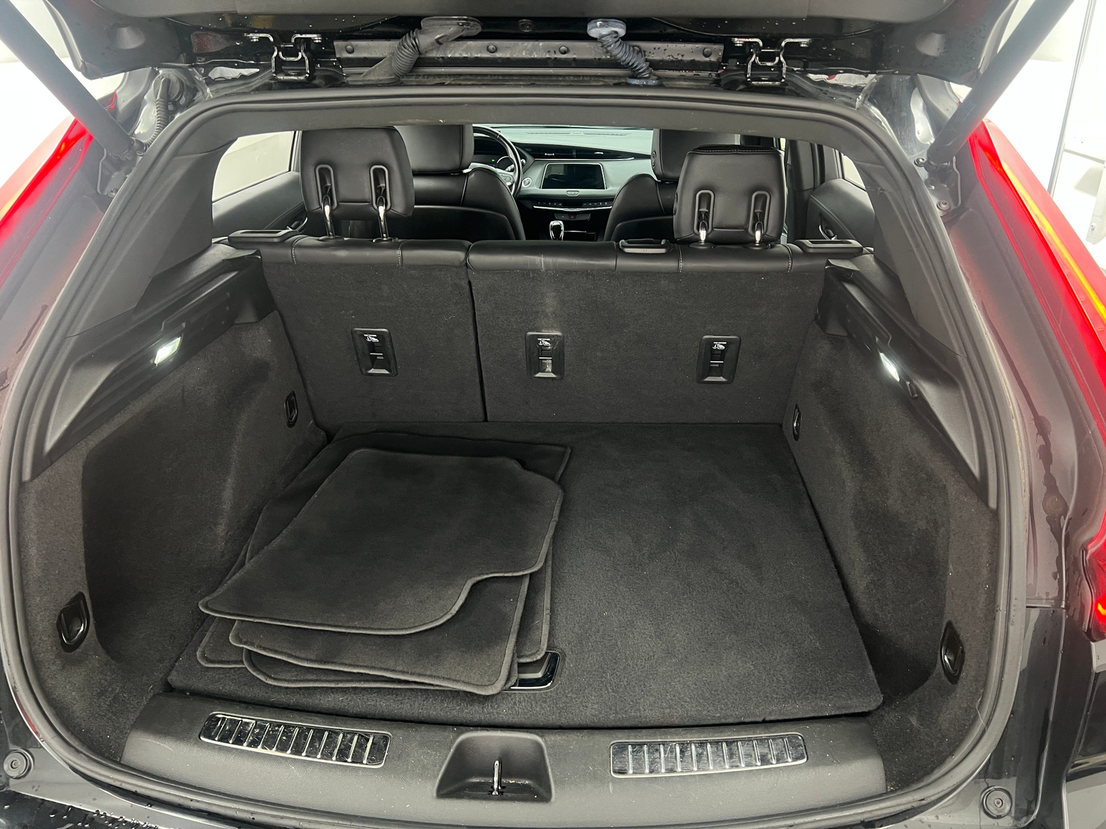 Thumbnail: 2022 Cadillac XT4 - 6