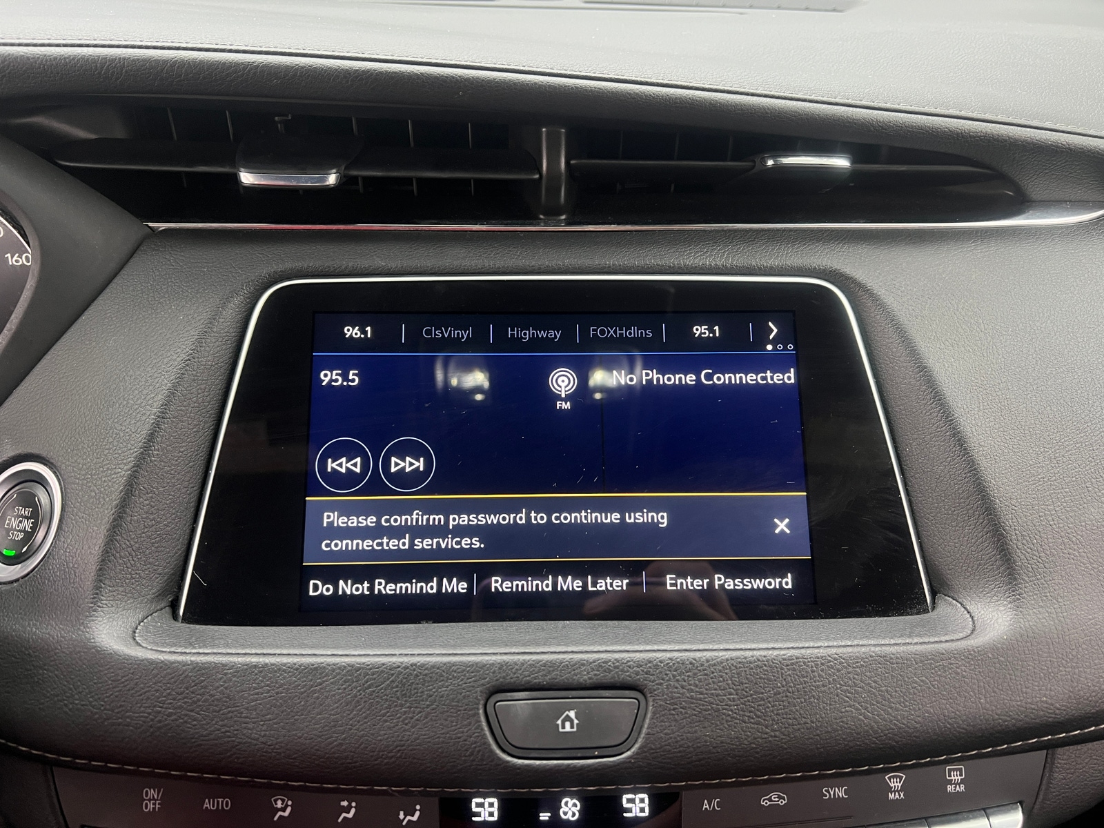 Thumbnail: 2022 Cadillac XT4 - 3