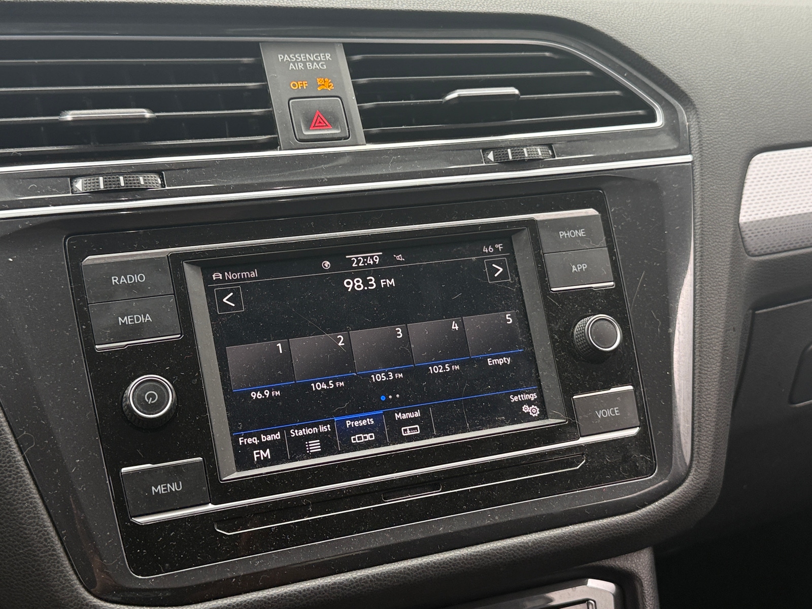 Thumbnail: 2022 Volkswagen Tiguan - 4