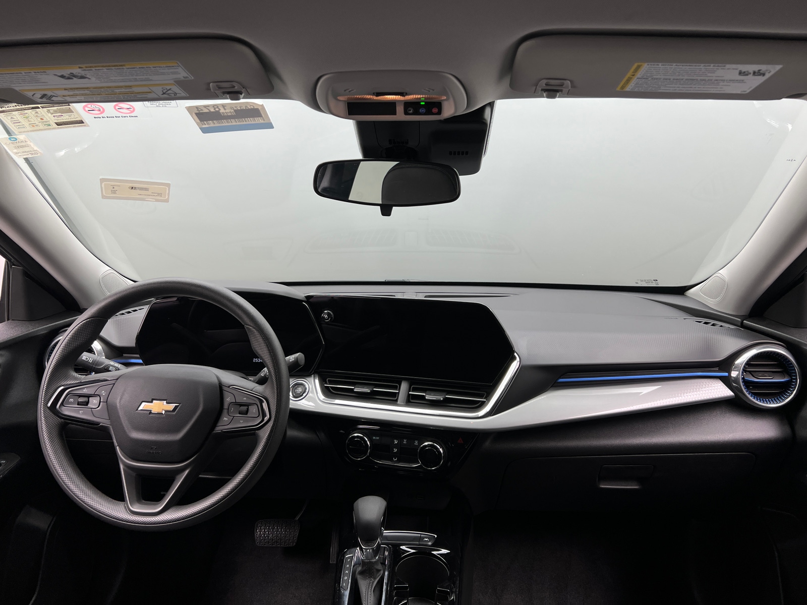 Thumbnail: 2025 Chevrolet Trax - 3