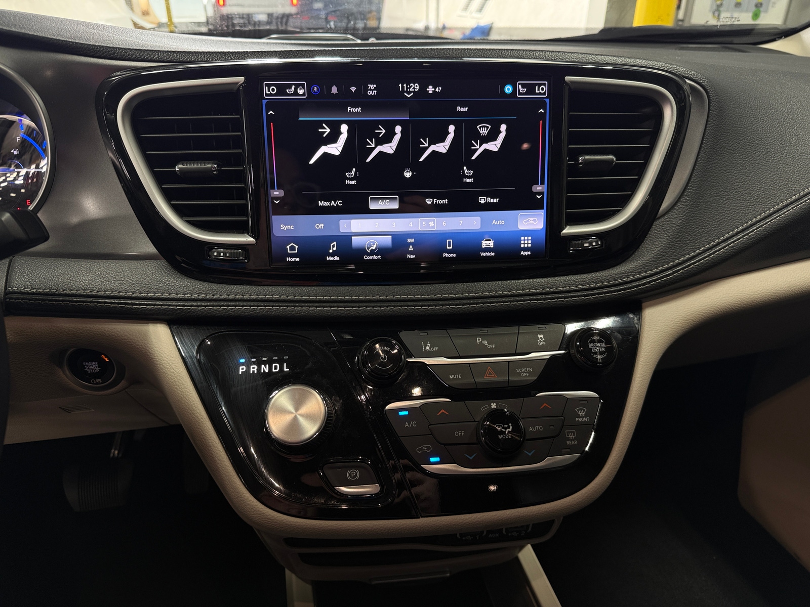 Thumbnail: 2024 Chrysler Pacifica - 3