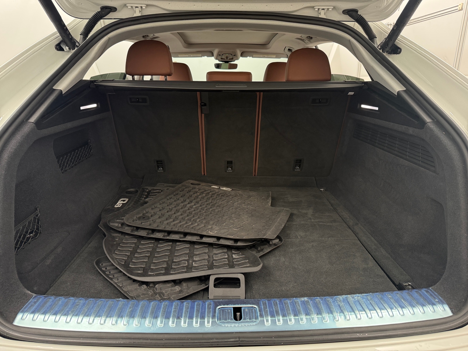 Thumbnail: 2023 Audi Q8 - 6