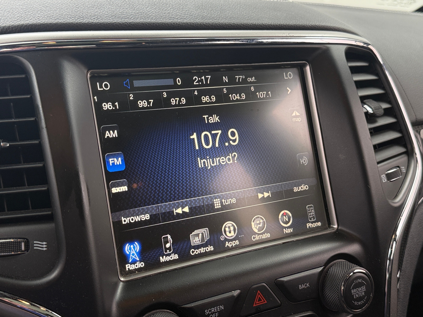 Thumbnail: 2017 Jeep Grand Cherokee - 3