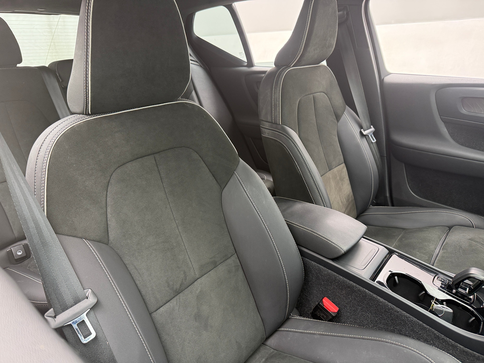 Thumbnail: 2023 Volvo XC40 - 2