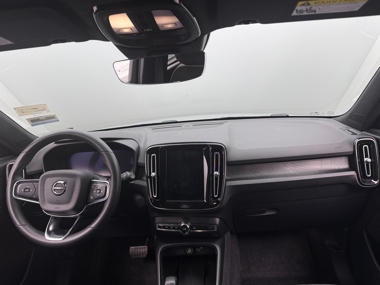 Thumbnail: 2023 Volvo XC40 - 3