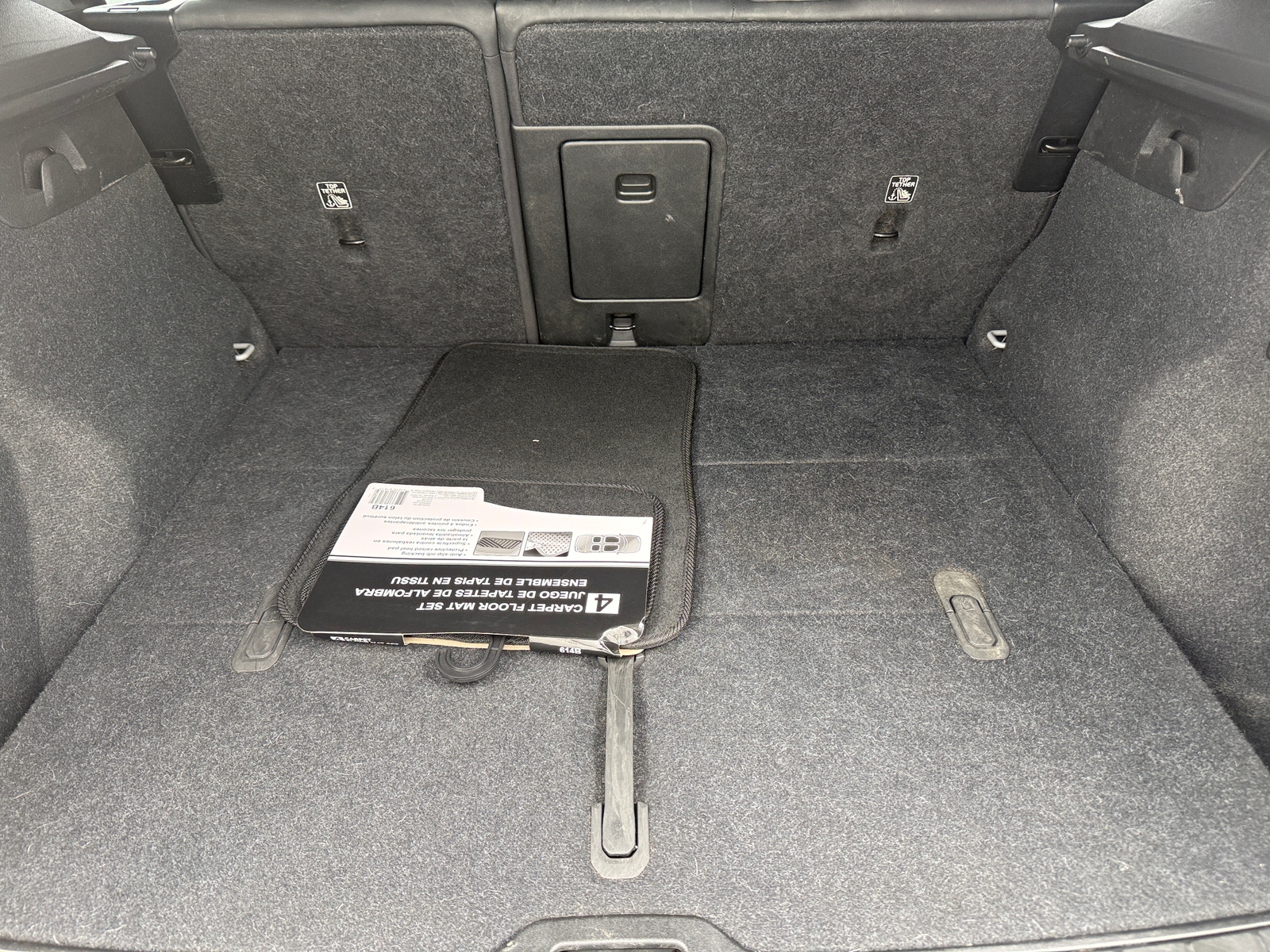 Thumbnail: 2023 Volvo XC40 - 7