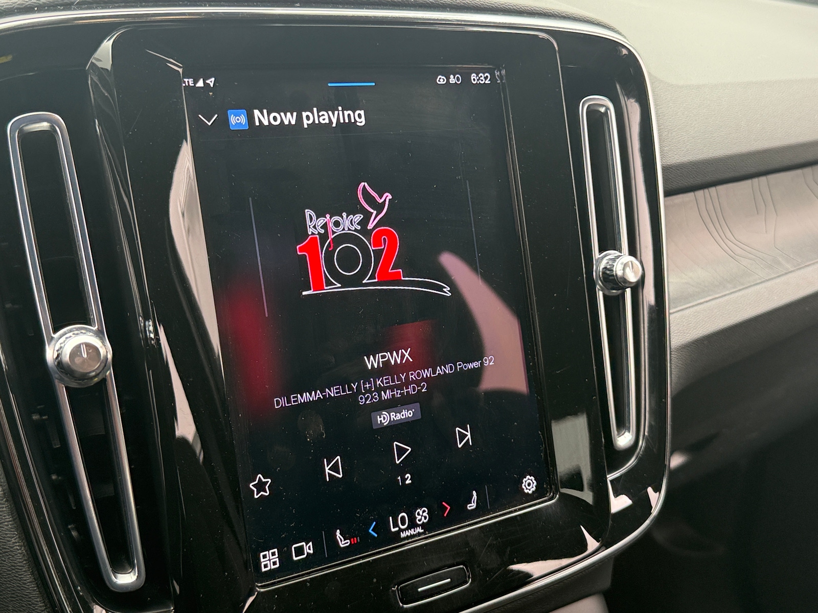 Thumbnail: 2023 Volvo XC40 - 4