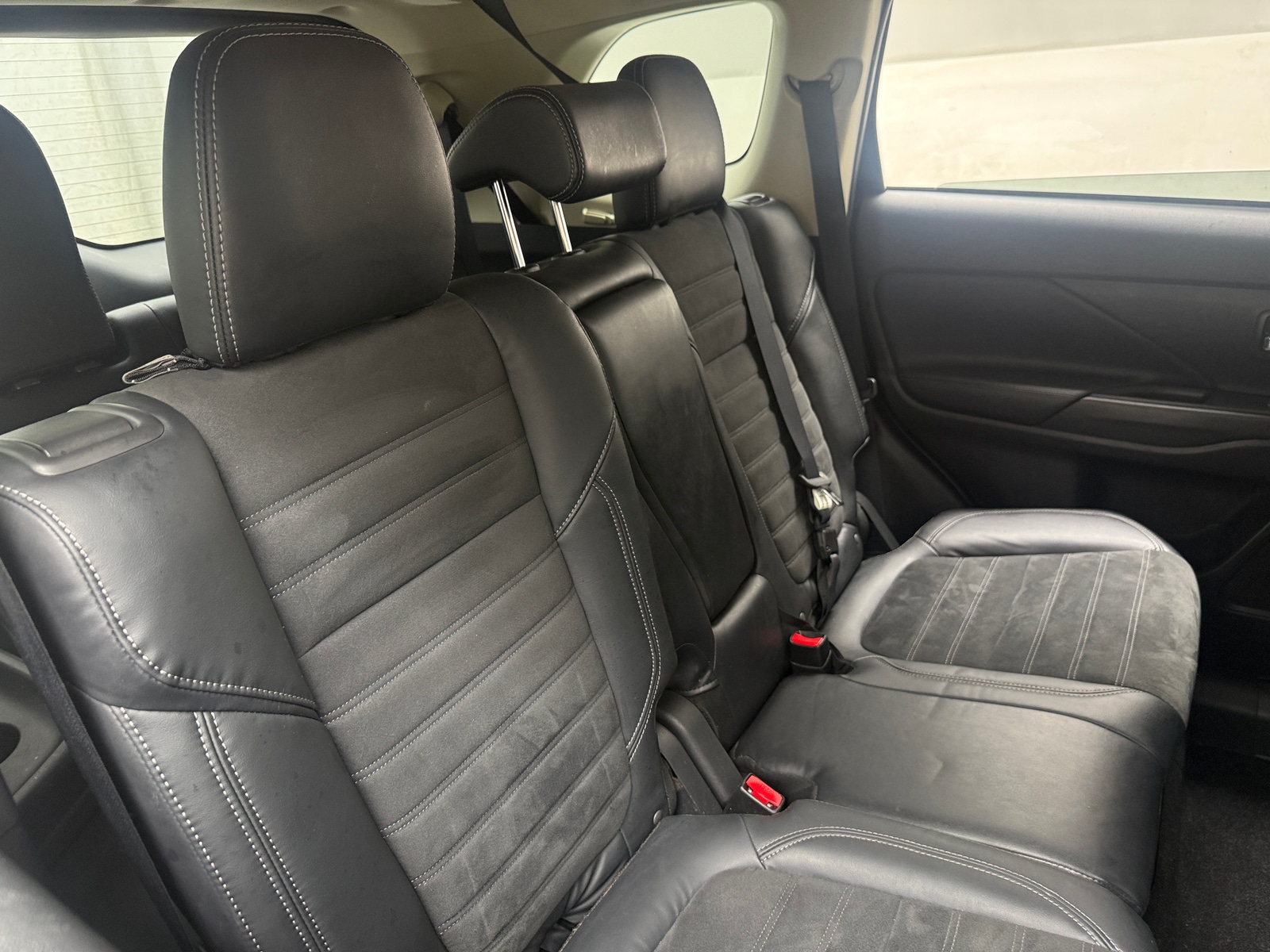 Thumbnail: 2020 Mitsubishi Outlander - 6