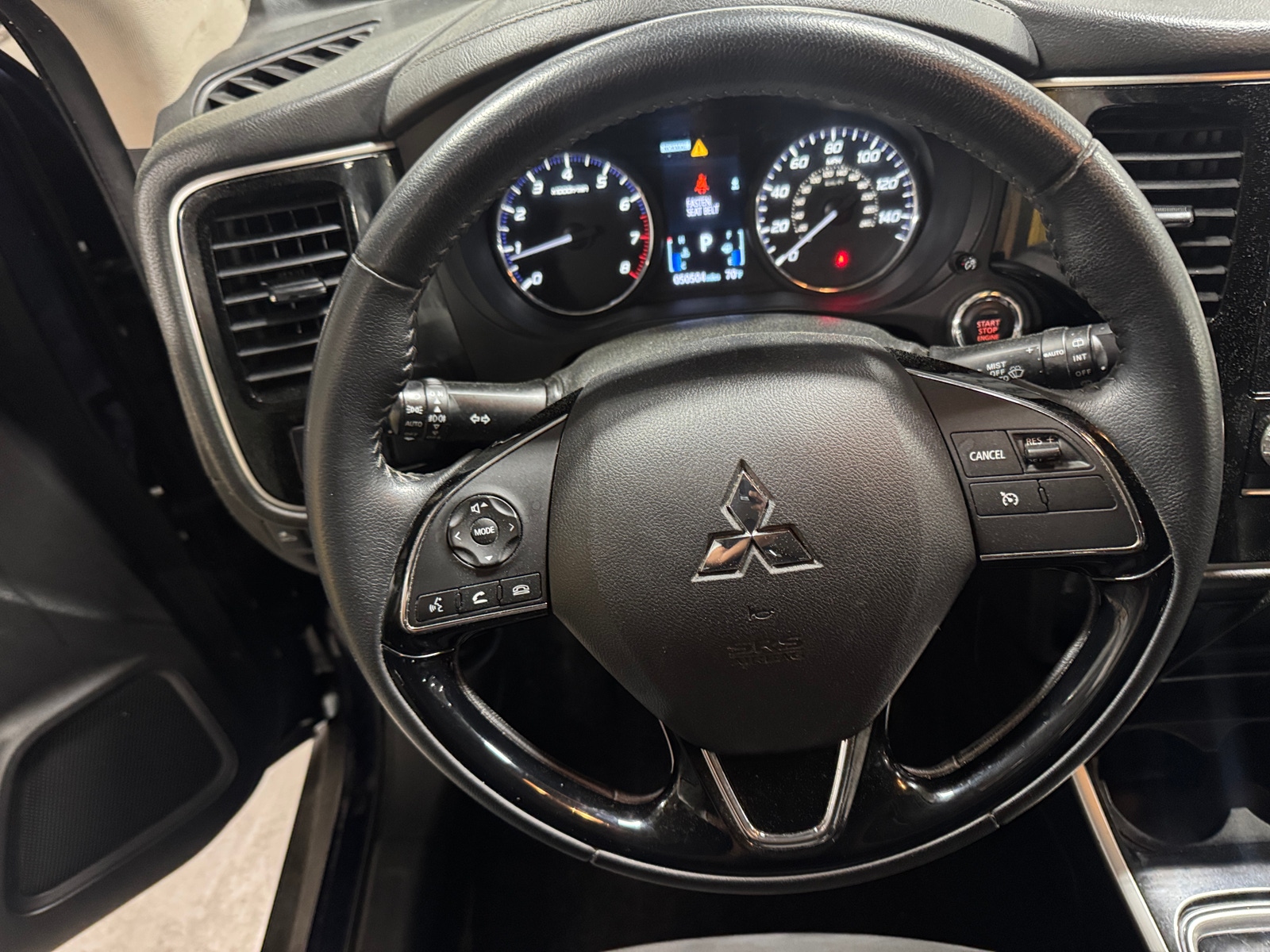 Thumbnail: 2020 Mitsubishi Outlander - 5