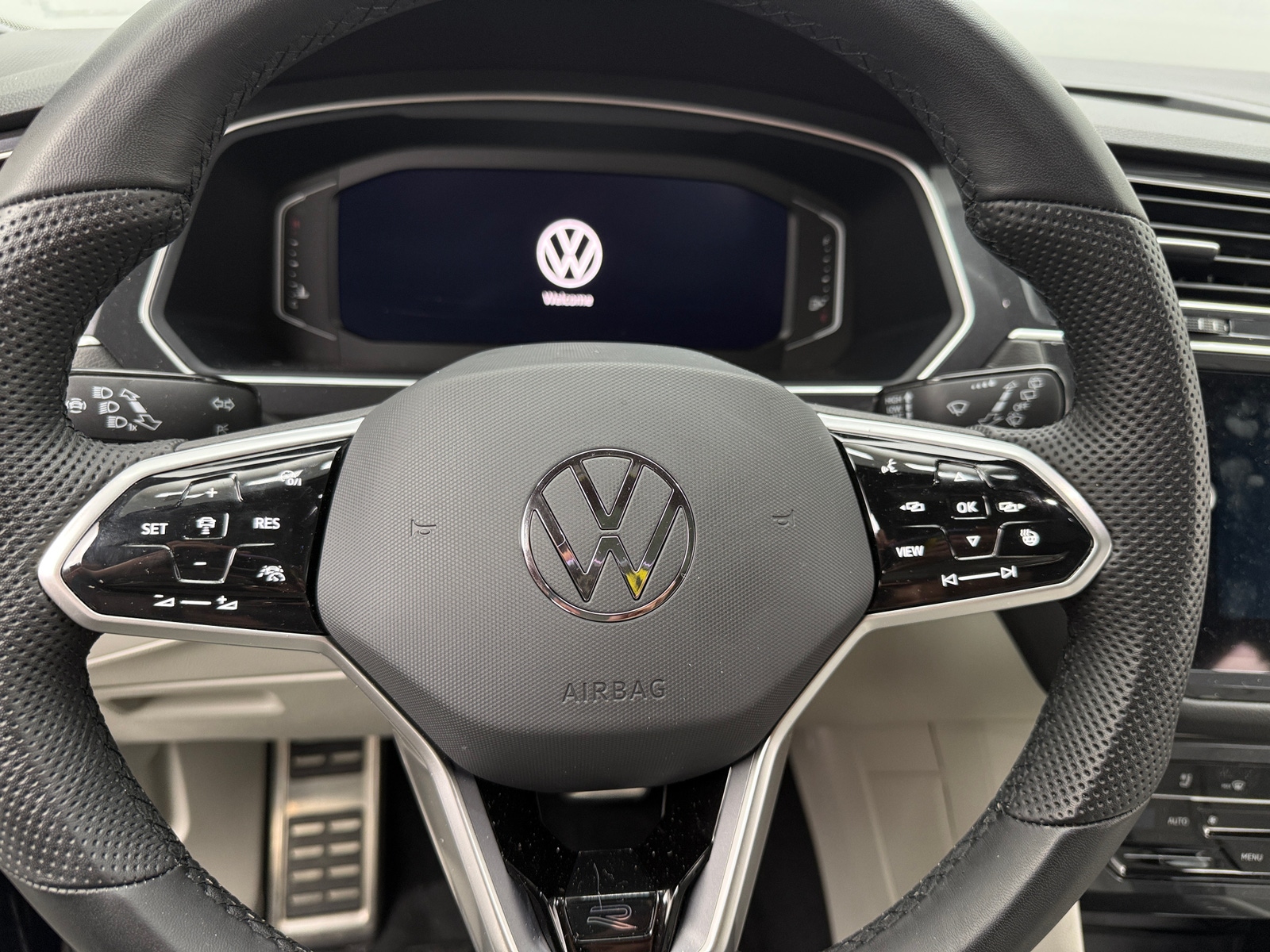 Thumbnail: 2024 Volkswagen Tiguan - 4