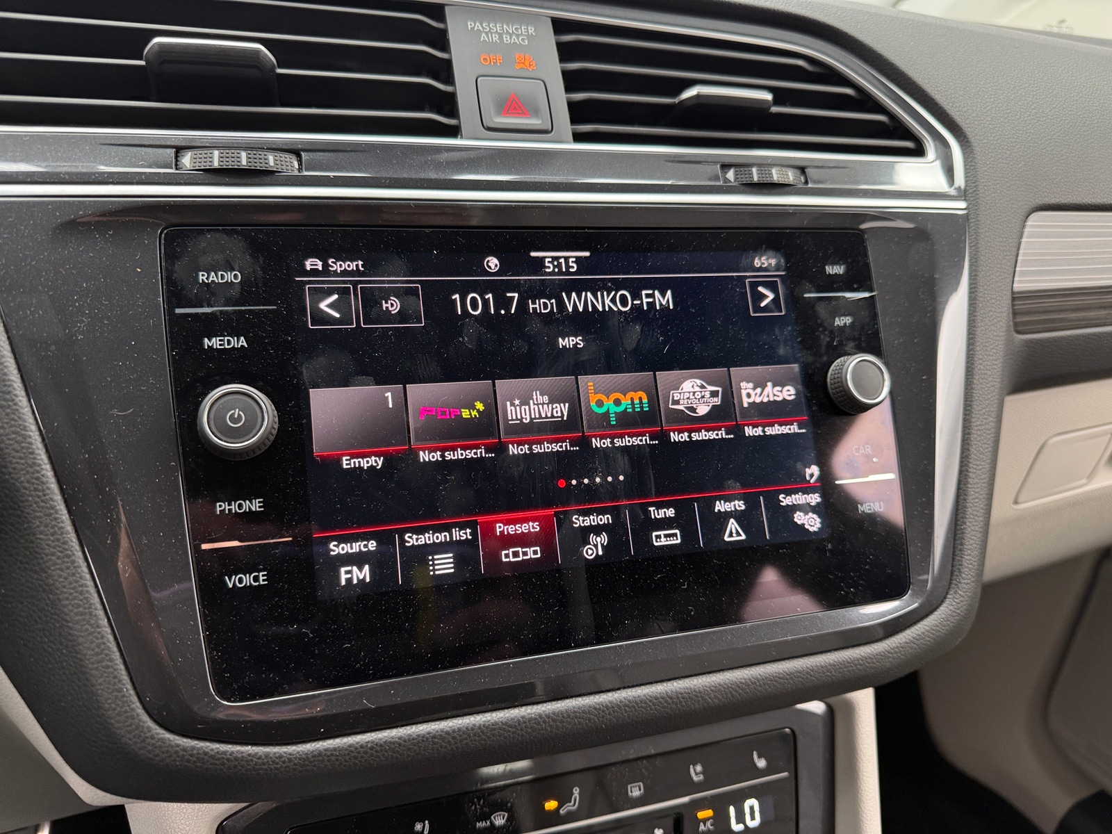 Thumbnail: 2024 Volkswagen Tiguan - 3