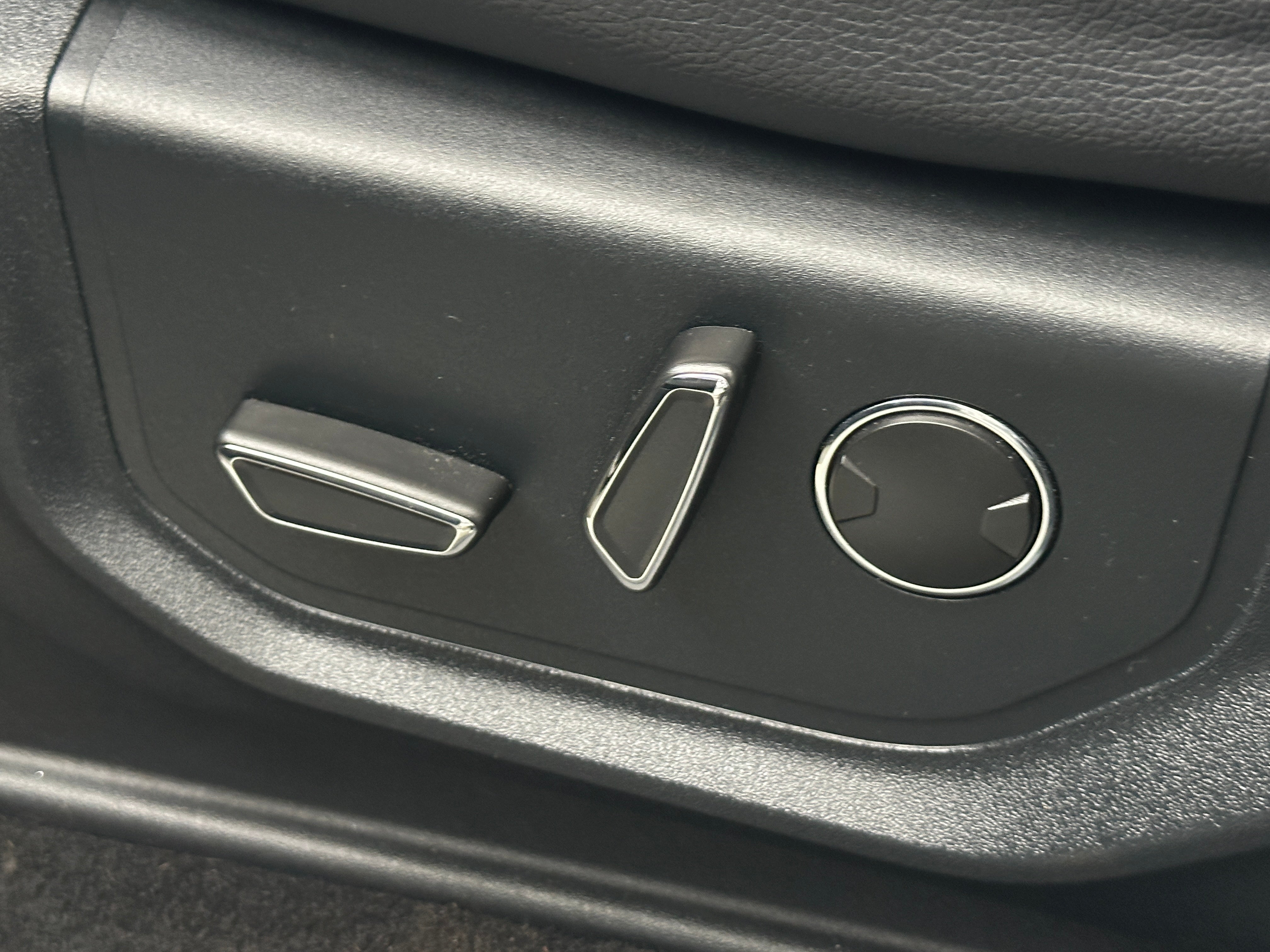 1FMJU2AT7MEA48600