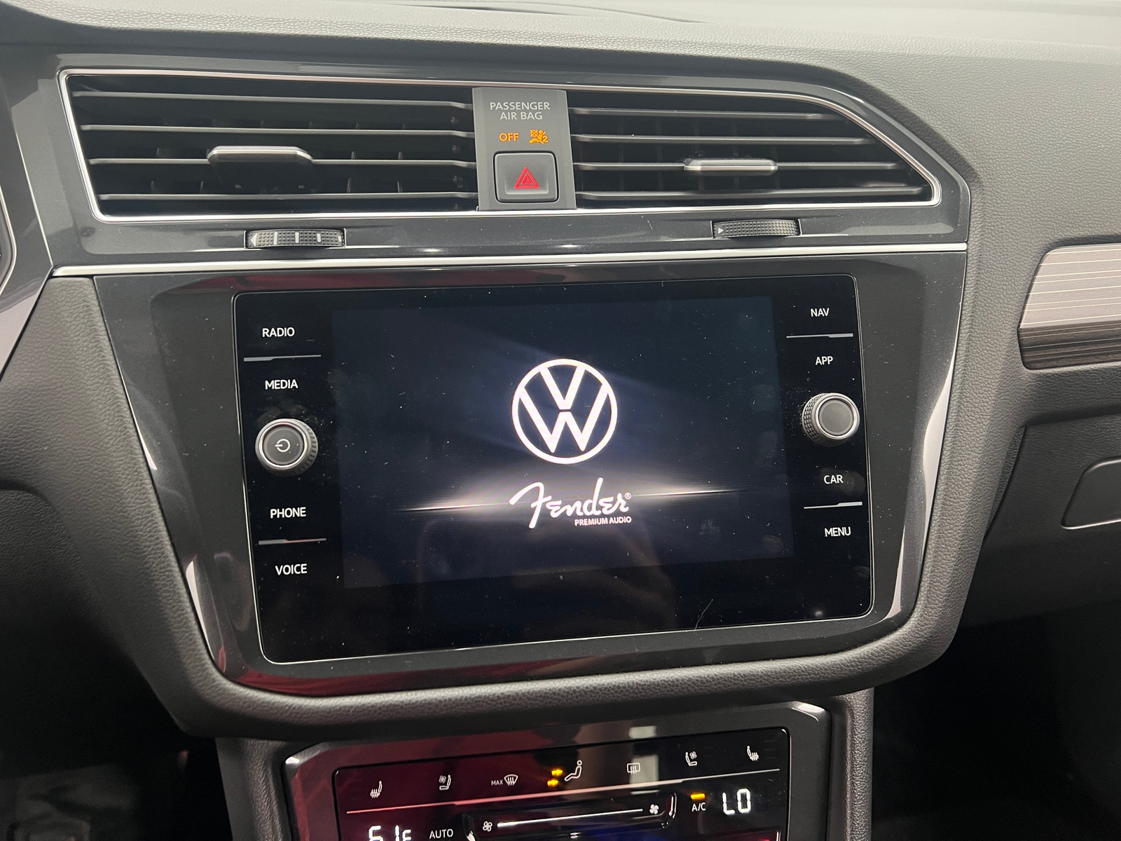 Thumbnail: 2024 Volkswagen Tiguan - 3