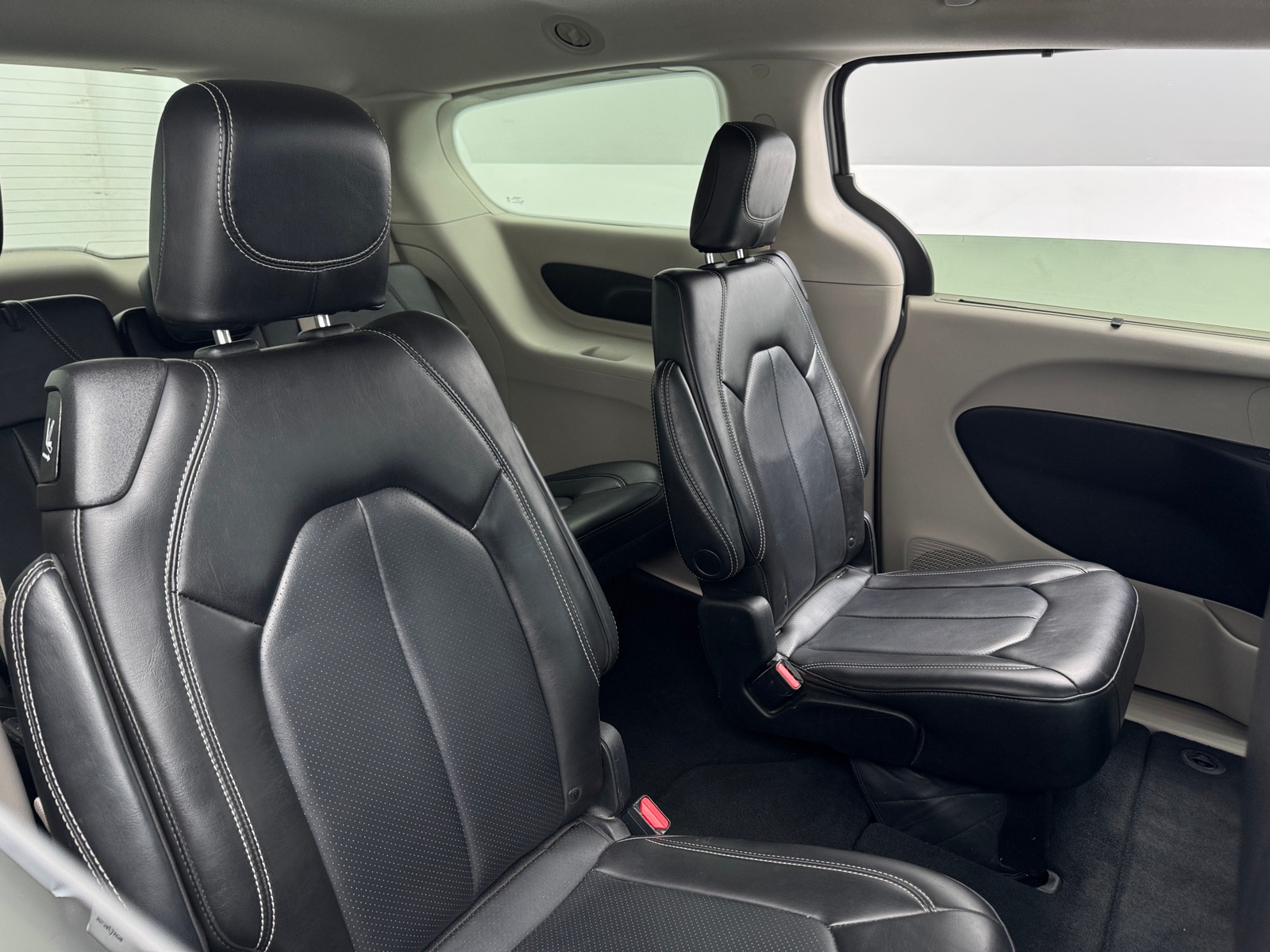 Thumbnail: 2023 Chrysler Pacifica - 5