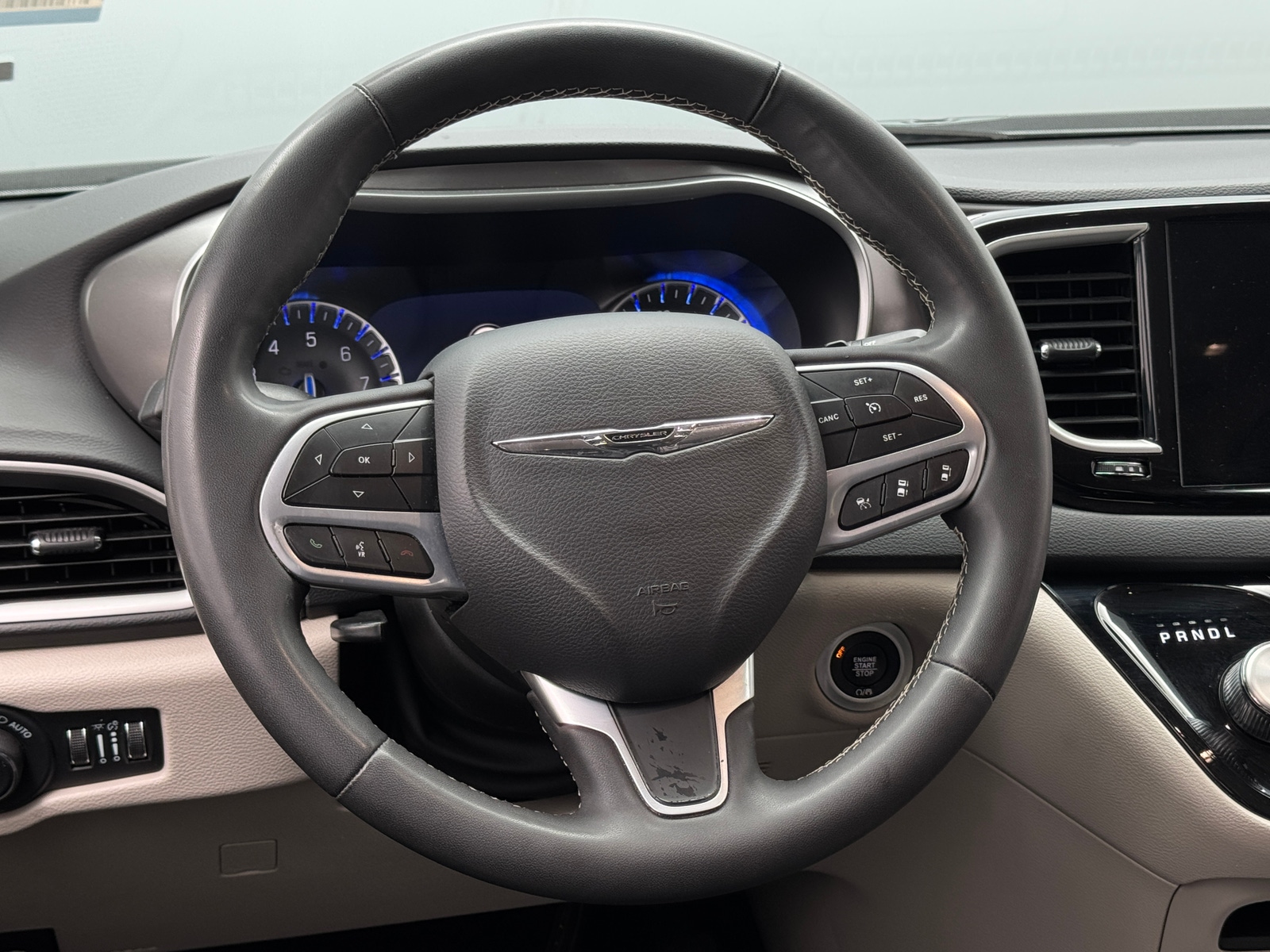 Thumbnail: 2023 Chrysler Pacifica - 4
