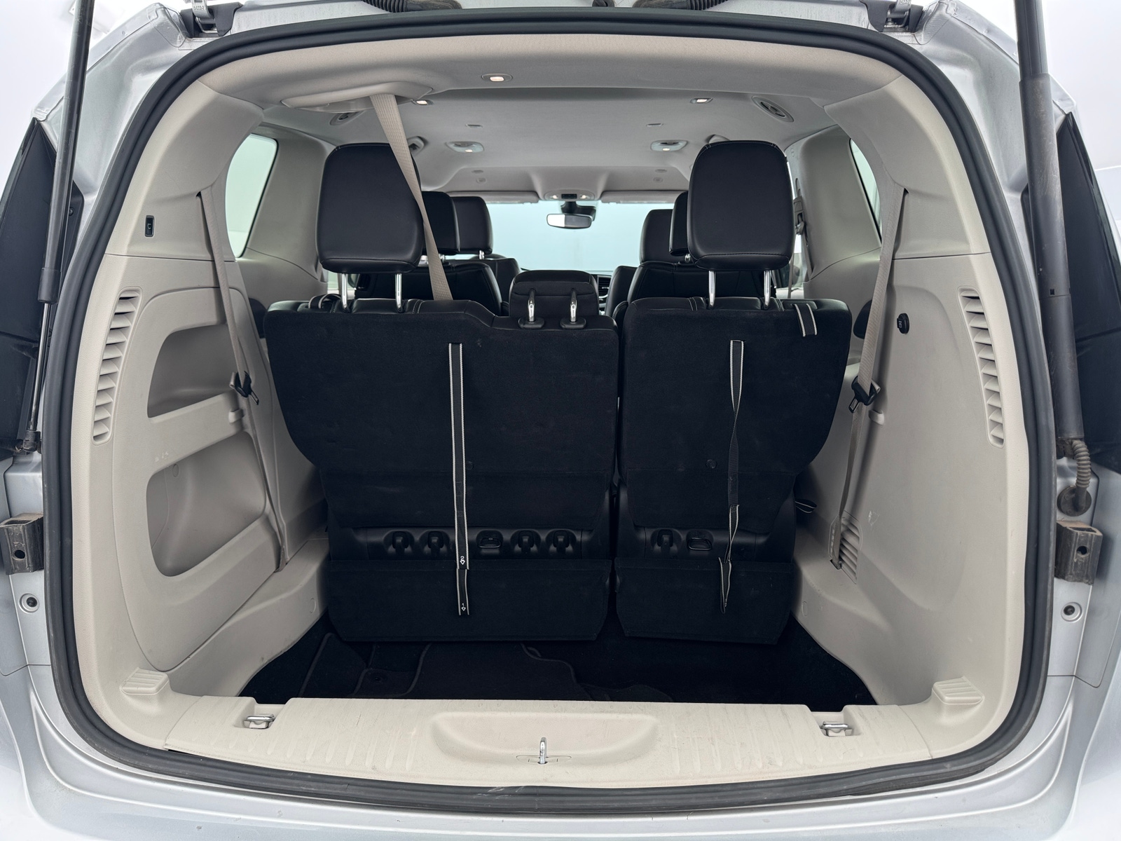 Thumbnail: 2023 Chrysler Pacifica - 6