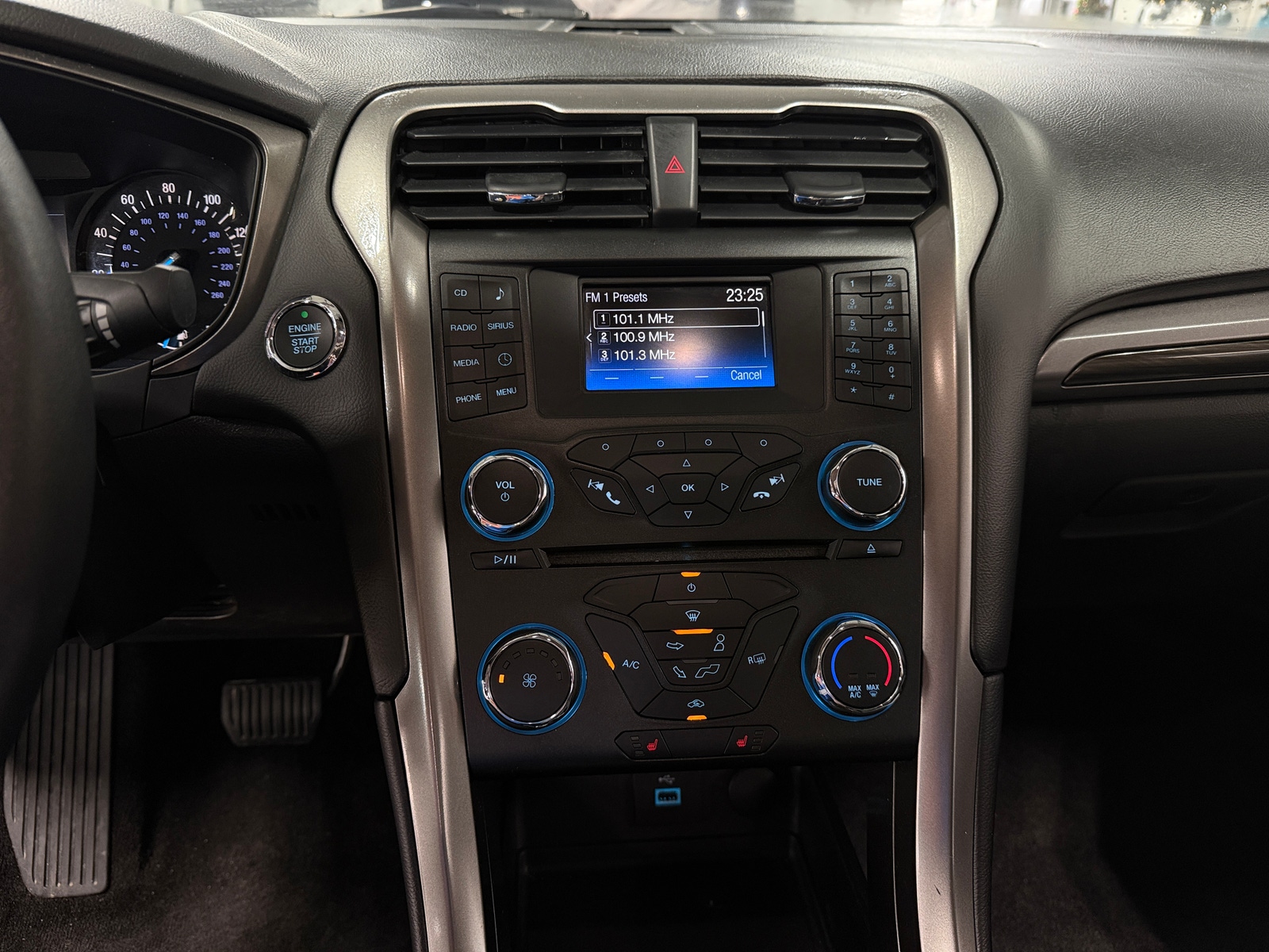 Thumbnail: 2017 Ford Fusion - 4